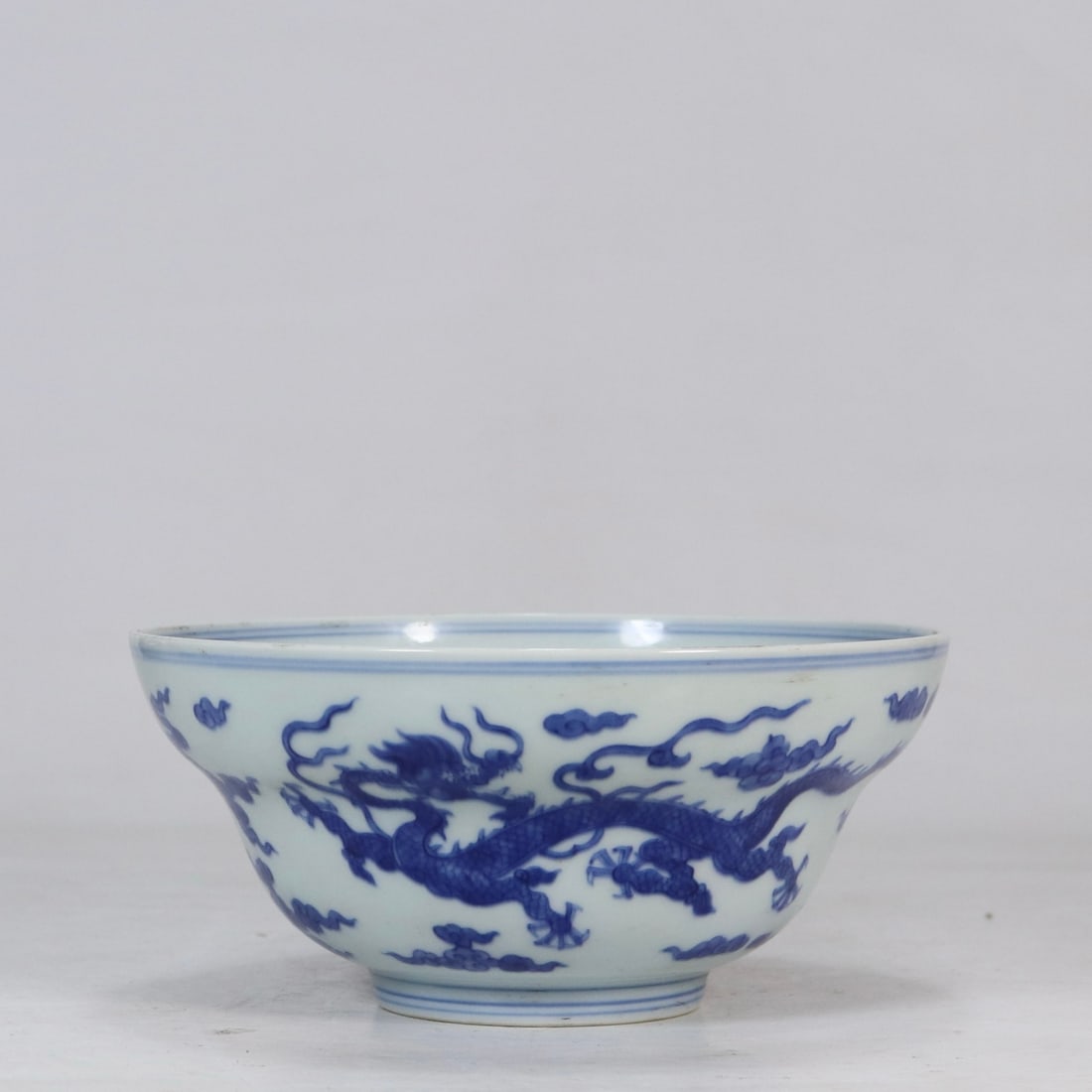 A Song Dynasty Baiding kiln relief dragon pattern skin pot (1 of 8)