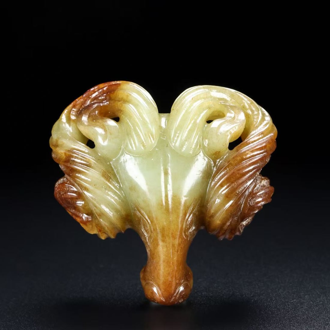 A piece of exquisite Hetian jade sheep's head: Exquisite Hetian jade sheep's head Size:L:6.5cm W:6.5cm T:3cm W:0.112kg (The Dimensions Of All Batches Are Manually Measured.If You Need More Detailed Information, Please Contact Our Customer Service