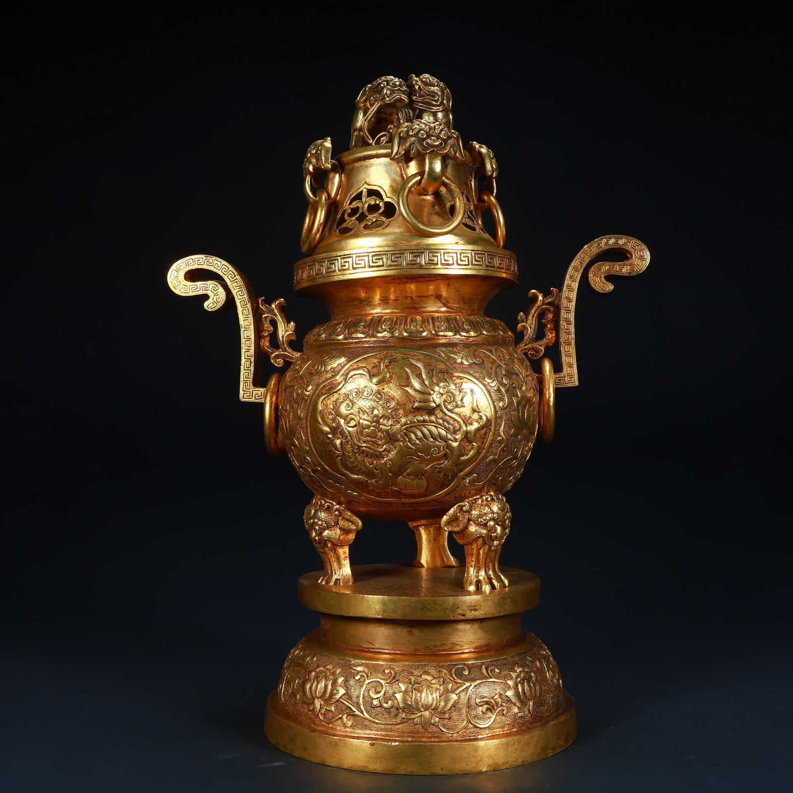 A copper-gilt lion-patterned amphora three-legged smoker from the Qing Dynasty (1 of 12)
