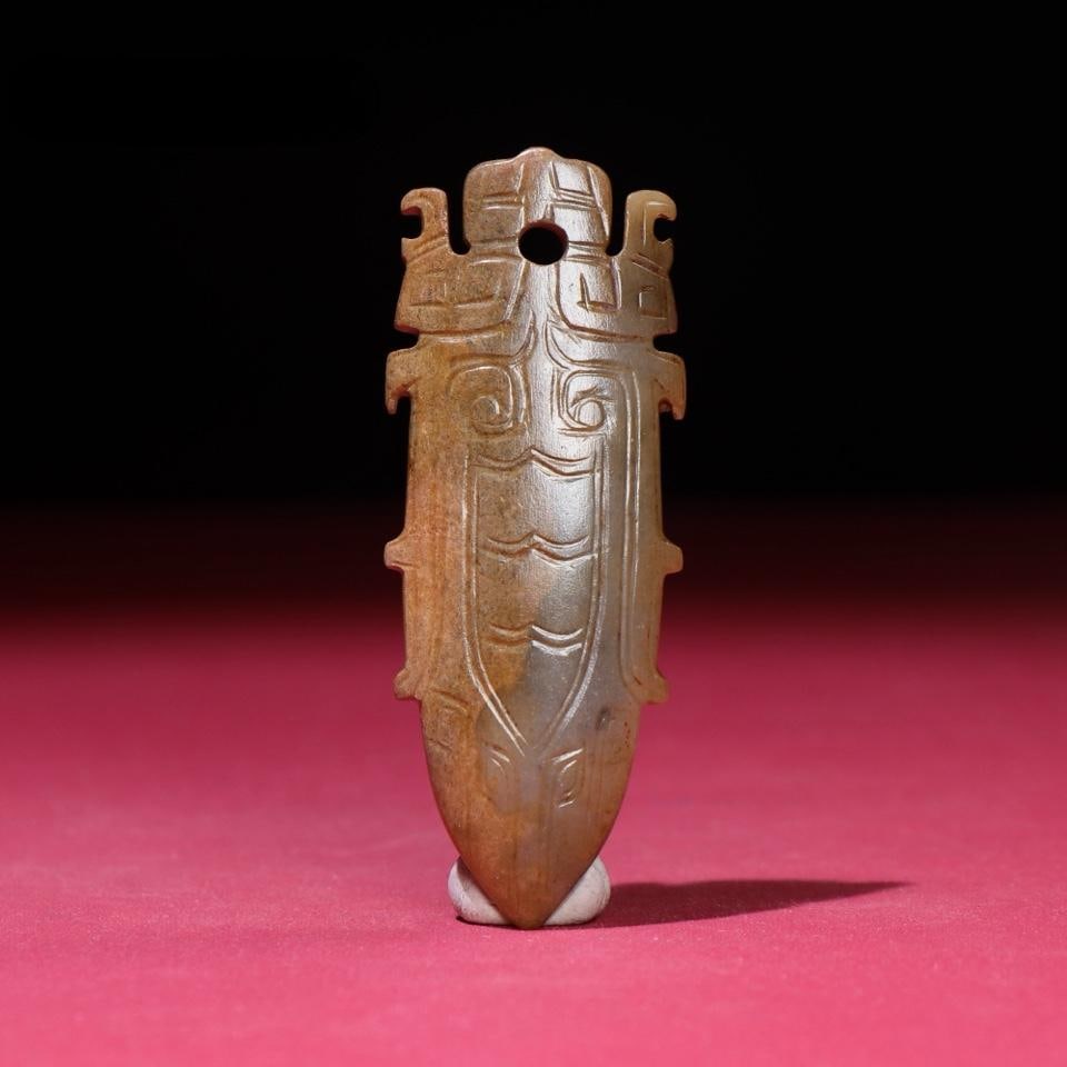 A beautiful Manqin gray skin insect ornament: Exquisite Manqin gray skin insect ornaments Size:78x30x7mm W:32g (The Dimensions Of All Batches Are Manually Measured.If You Need More Detailed Information, Please Contact Our Customer Service Before 