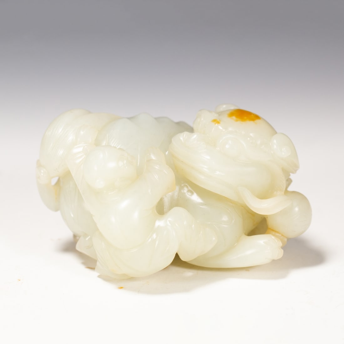 A beautiful Hetian jade lion (1 of 9)