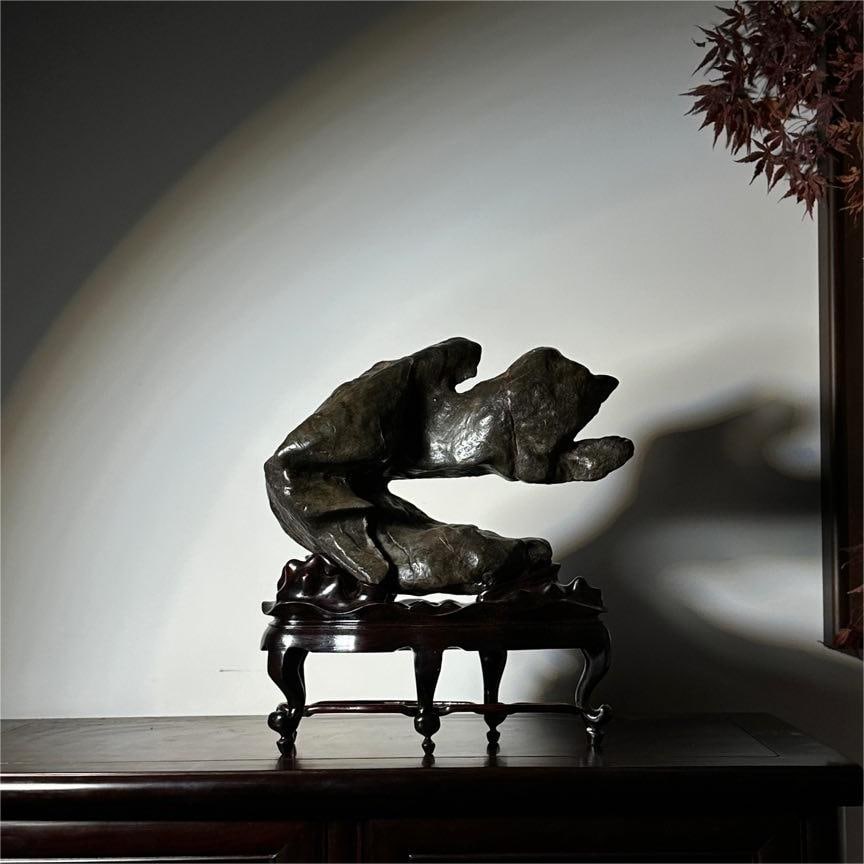 A beautiful Taihu Lake stone study Hengfeng: Exquisite Taihu Lake Stone Study Room Hengfeng Size:H:33cm W:30cm T:12cm (The Dimensions Of All Batches Are Manually Measured.If You Need More Detailed Information, Please Contact Our Customer Service