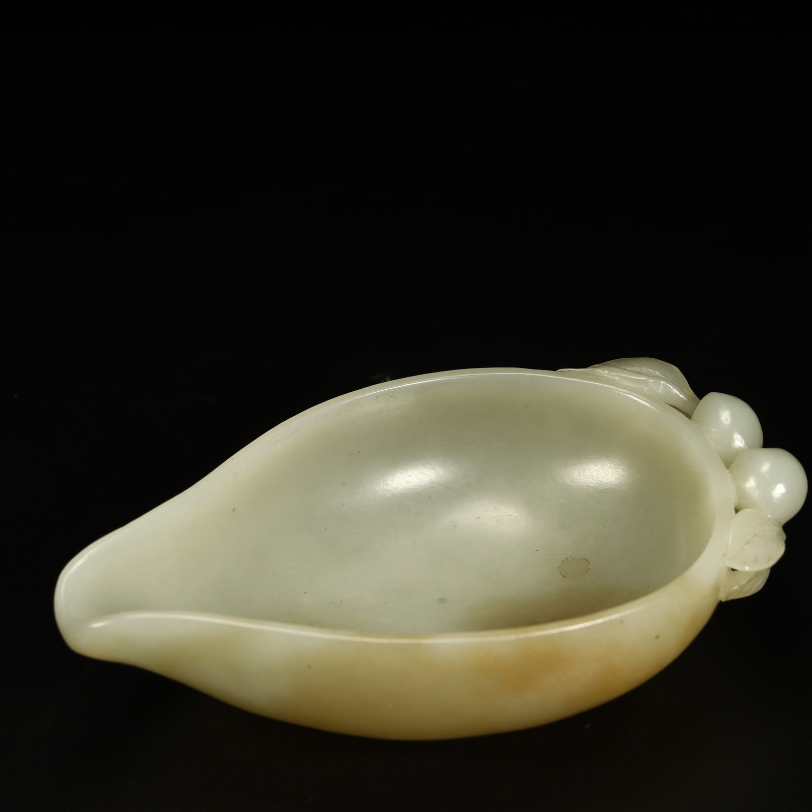 A Qing Dynasty Hetian Yushou peach-shaped pen wash (1 of 10)
