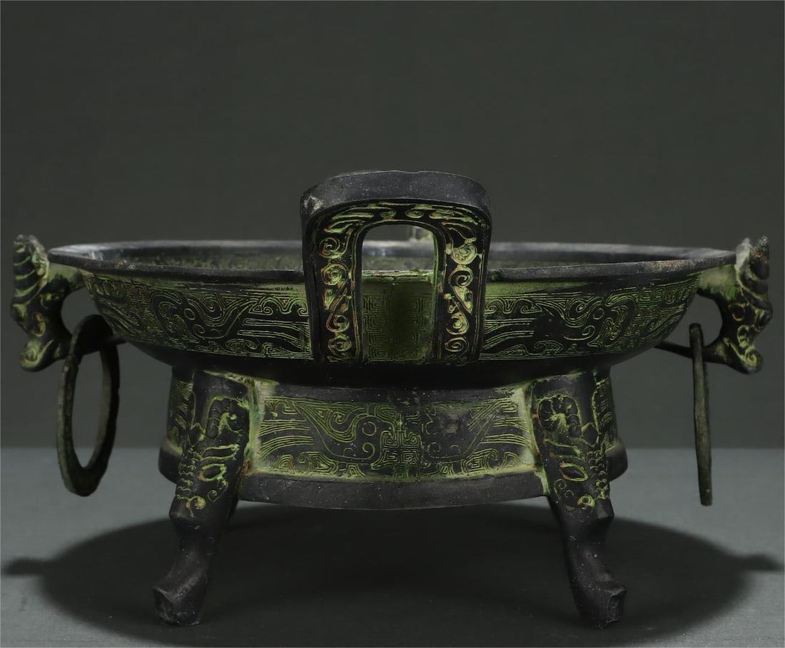 A bronze inscription plate from the Han Dynasty: Bronze inscription plate of the Han Dynasty Size:H:13.3cm Belly diameter:27cm (The Dimensions Of All Batches Are Manually Measured.If You Need More Detailed Information, Please Contact Our Customer Se