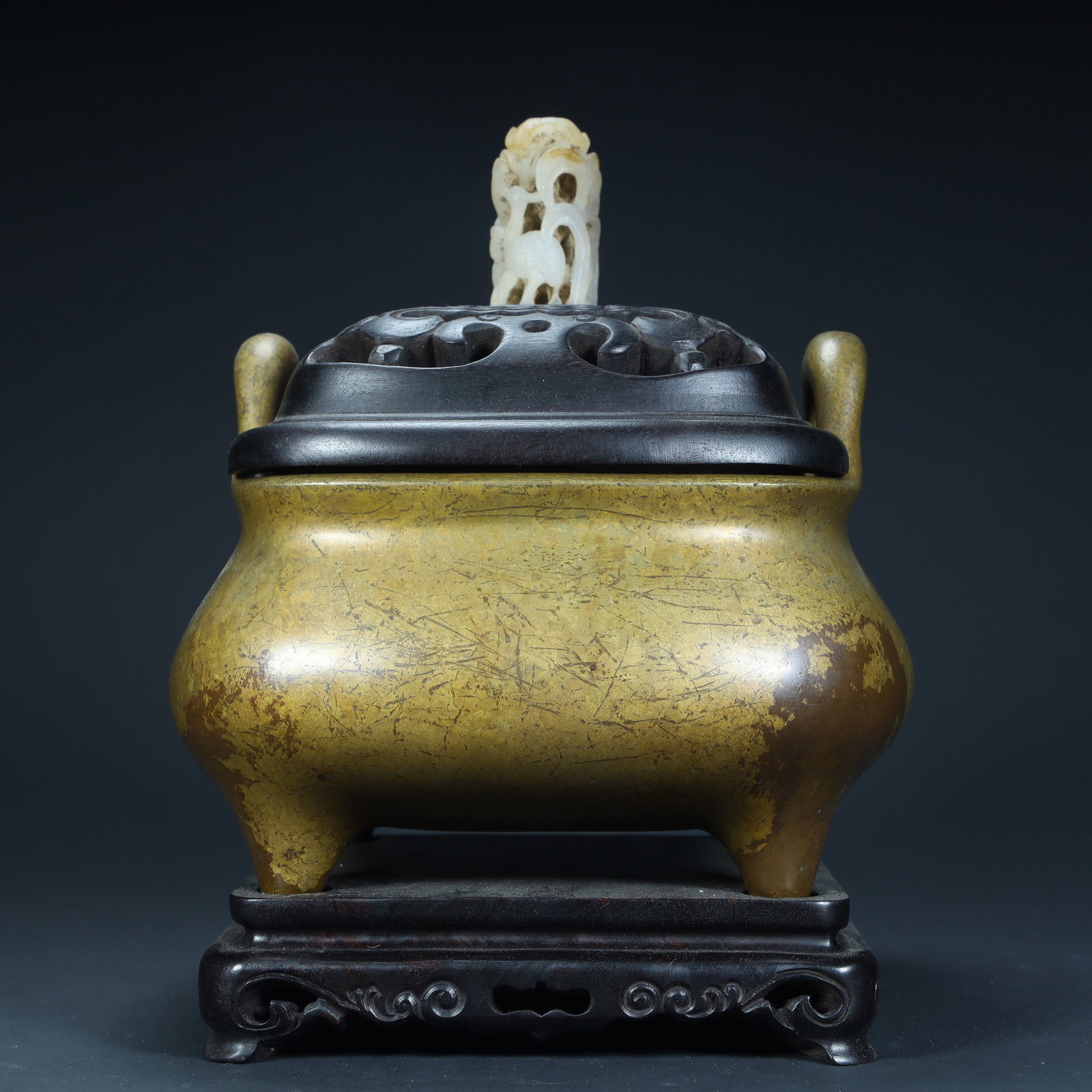 A copper eel yellow glazed three-legged amphora aroma burner from the Qing Dynasty: Qing Dynasty copper eel yellow glazed three-legged amphora aroma diffuser Size:H:24cmxL:19cmxW:19cm W: 4kg (The Dimensions Of All Batches Are Manually Measured.If You Need More Detailed Information, P