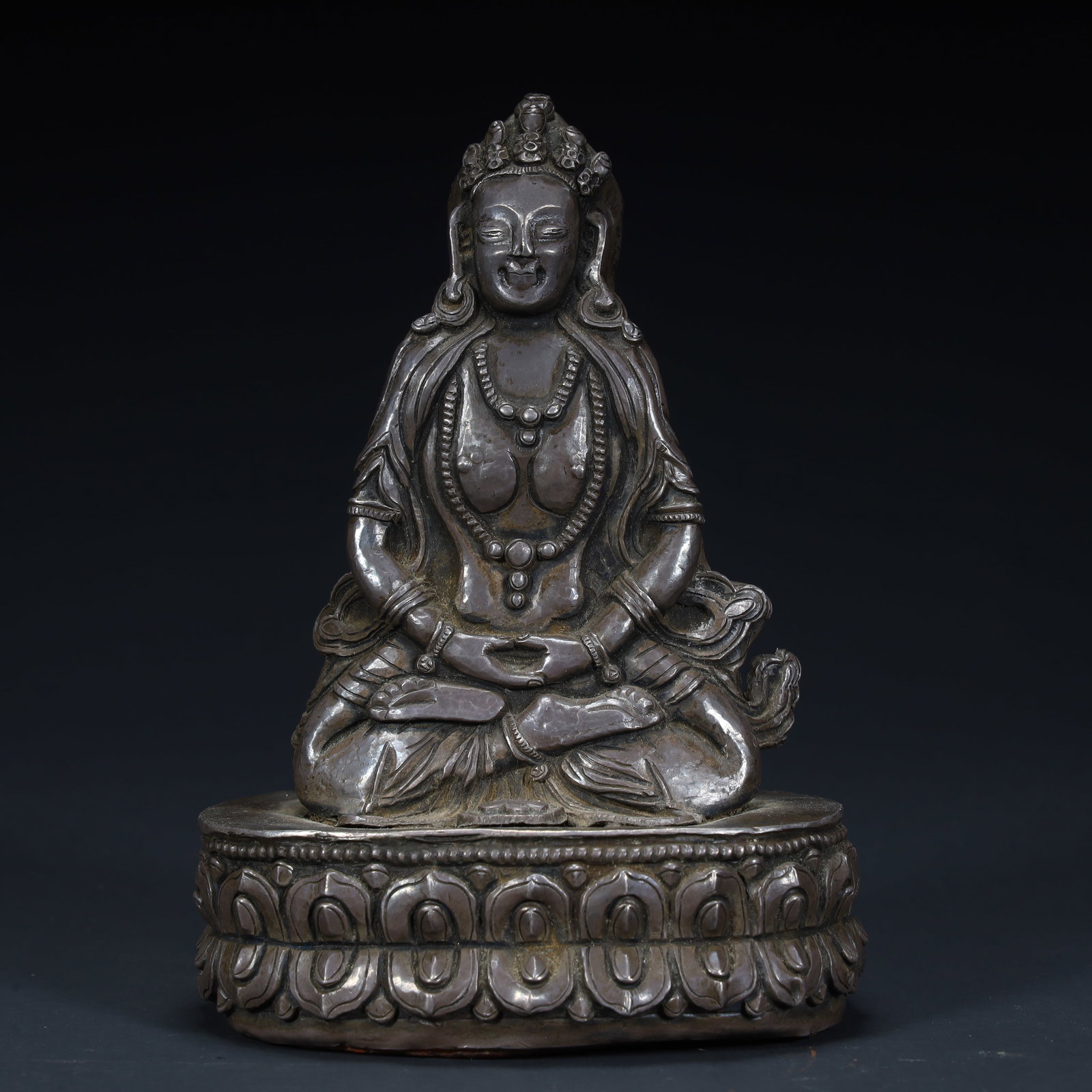A silver green Tara statue from the Qing Dynasty: The silver green Tara statue of the Qing Dynasty Size:H:12cmxL:9cmxW:7.2cm W: 0.191kg (The Dimensions Of All Batches Are Manually Measured.If You Need More Detailed Information, Please Contact Our Cus