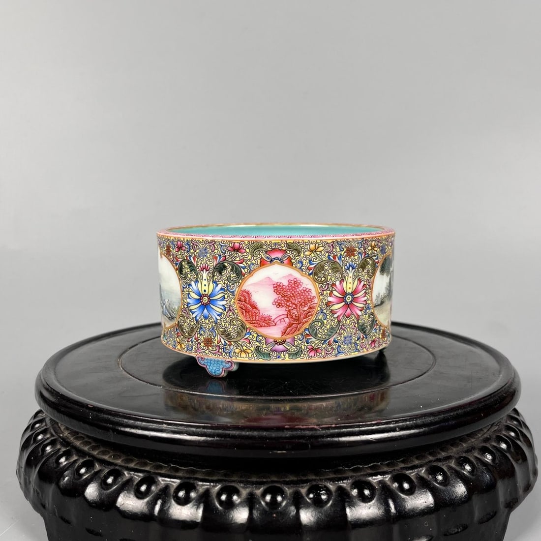 A Qing Dynasty Qianlong year enamel carved dragon pattern kaleidoscope non-falling gall bottle: The enamel carved dragon pattern of the Qianlong year of the Qing Dynasty does not fall to the ground gall bottle Size: Belly Diameter: 14.5 cm; H: 29 cm (The Dimensions Of All Batches Are Manually Me
