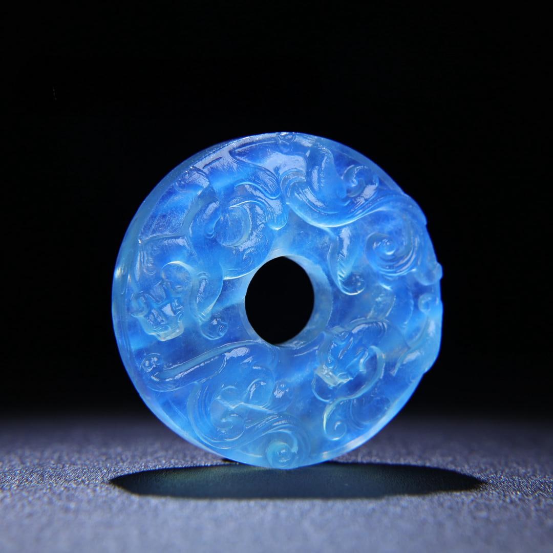 A beautiful aquamarine dazzling double-sided carved dragon jade: Exquisite aquamarine dazzling double-sided carved dragon jade Size:56x18mm W:71g (The Dimensions Of All Batches Are Manually Measured.If You Need More Detailed Information, Please Contact Our Customer