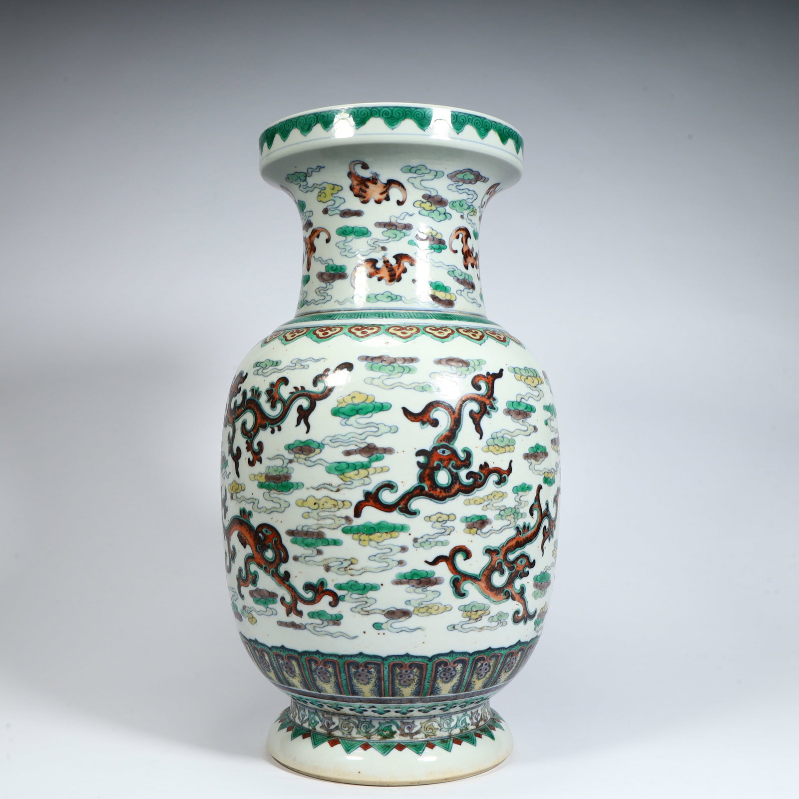 A colorful cloud bat Kui dragon pattern plate mouth bottle of the Qing Dynasty (1 of 11)