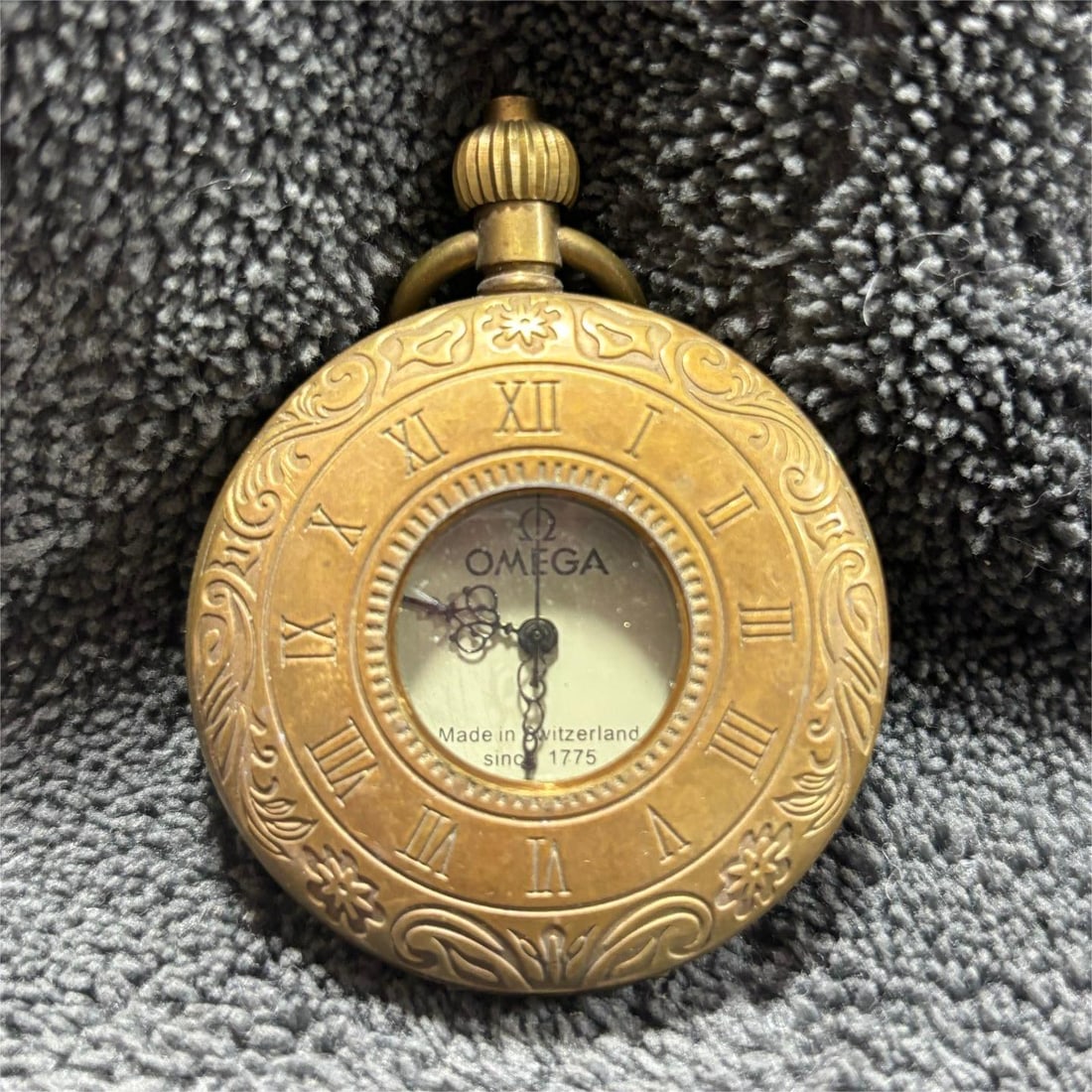 A beautiful pocket watch with a mechanical movement: Exquisite mechanical movement pocket watch Size:D:5cm (The Dimensions Of All Batches Are Manually Measured.If You Need More Detailed Information, Please Contact Our Customer Service Before Bidding.)