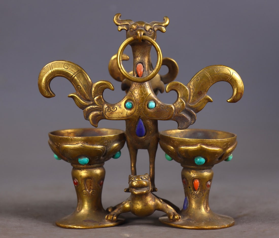 A fine copper-gilt gemstone phoenix cup: Exquisite copper gilt inlaid with gemstone phoenix cup Size:H:12.5cm L:11.5cm W:5cm W:0.532kg (The Dimensions Of All Batches Are Manually Measured.If You Need More Detailed Information, Please Contact