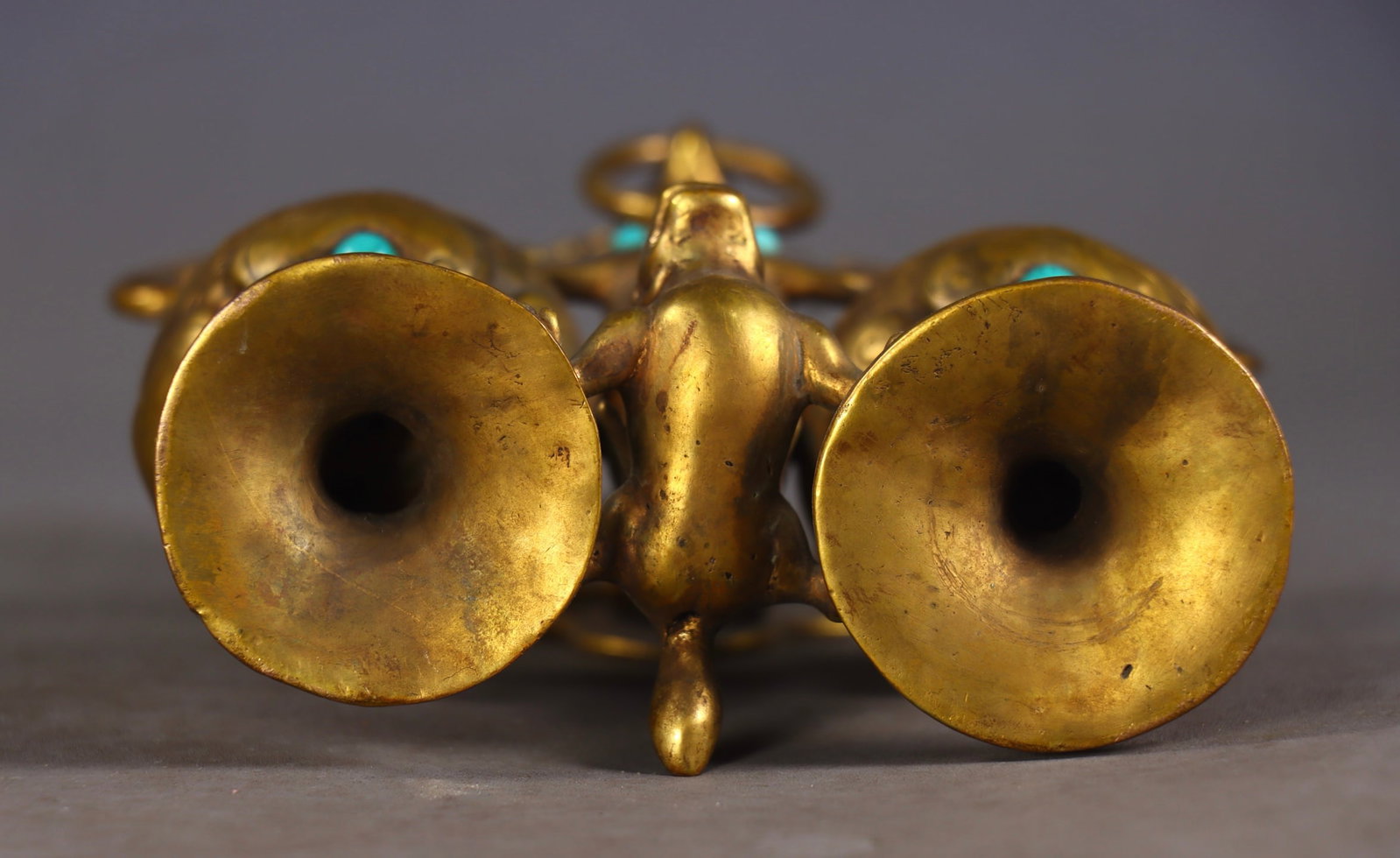 A fine copper-gilt gemstone phoenix cup - 9