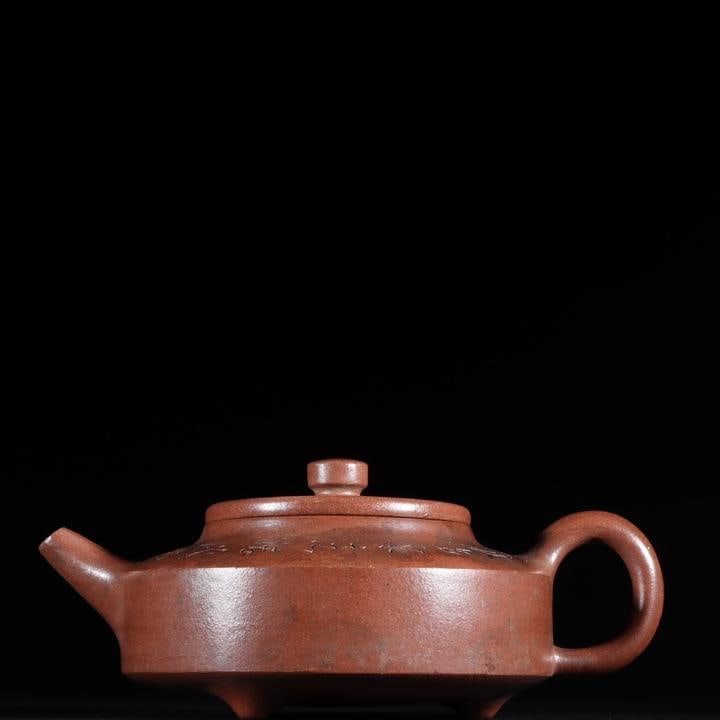 A piece of Seiko clay painting landscape palace lamp purple clay pot made in the Qianlong period of: The Qing Dynasty Qianlong year made Seiko clay painting landscape palace lamp purple clay pot model year system Size: L: 12.6 x W: 15.6 cm (The Dimensions Of All Batches Are Manually Measured.If You N
