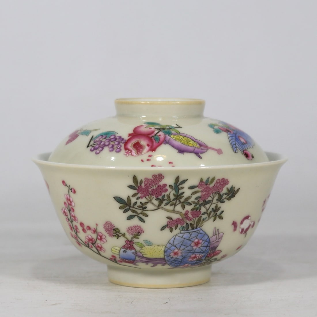 A collection of the Tongzhi era of the Qing Dynasty, the same pastel yellow magpie plum plate: The collection of the Tongzhi era of the Qing Dynasty is the same pastel yellow magpie plum plate of the same year Size: H: 4.5 cm (The Dimensions Of All Batches Are Manually Measured.If You Need More