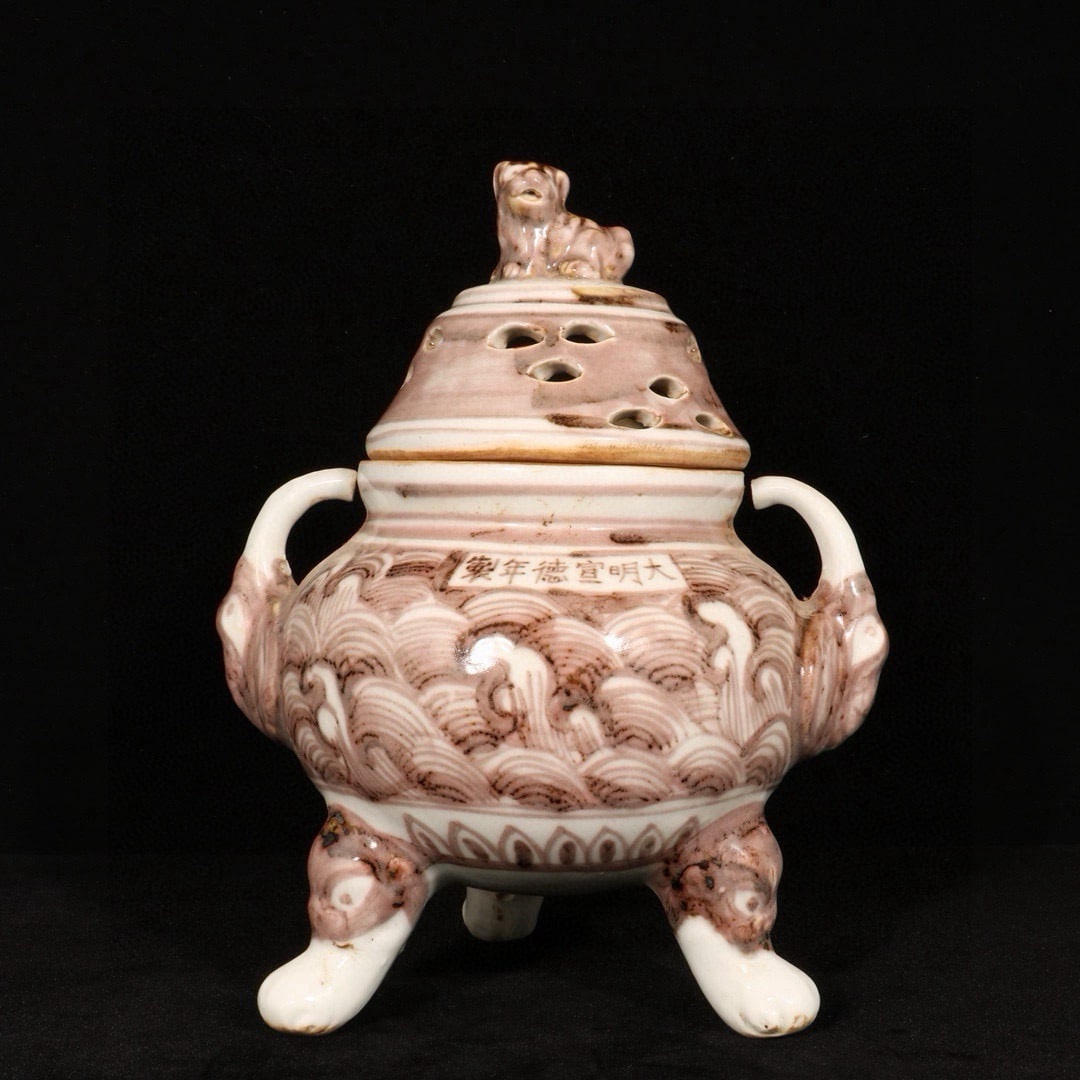 A glazed red lion smoker made in the Xuande period of the Ming Dynasty: The glazed red lion smoker made in the Xuande year of the Ming Dynasty Size:H:22cm D:18.5cm (The Dimensions Of All Batches Are Manually Measured.If You Need More Detailed Information, Please Contact O