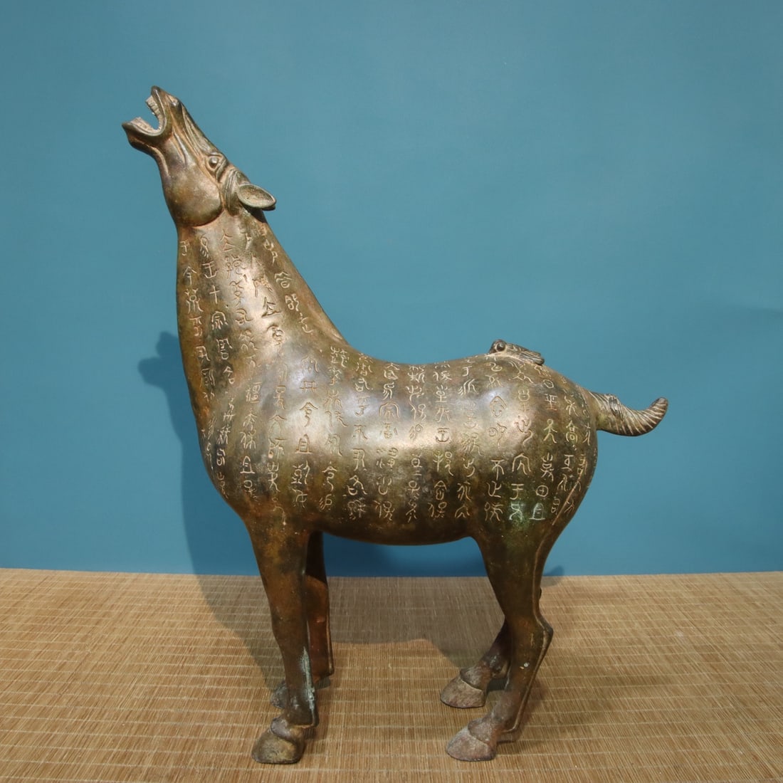 A piece of fine bronze wins right away: Exquisite bronze wins right away Size:L:36cm W:13cm H:45cm W:4.35kg (The Dimensions Of All Batches Are Manually Measured.If You Need More Detailed Information, Please Contact Our Customer Service Befo