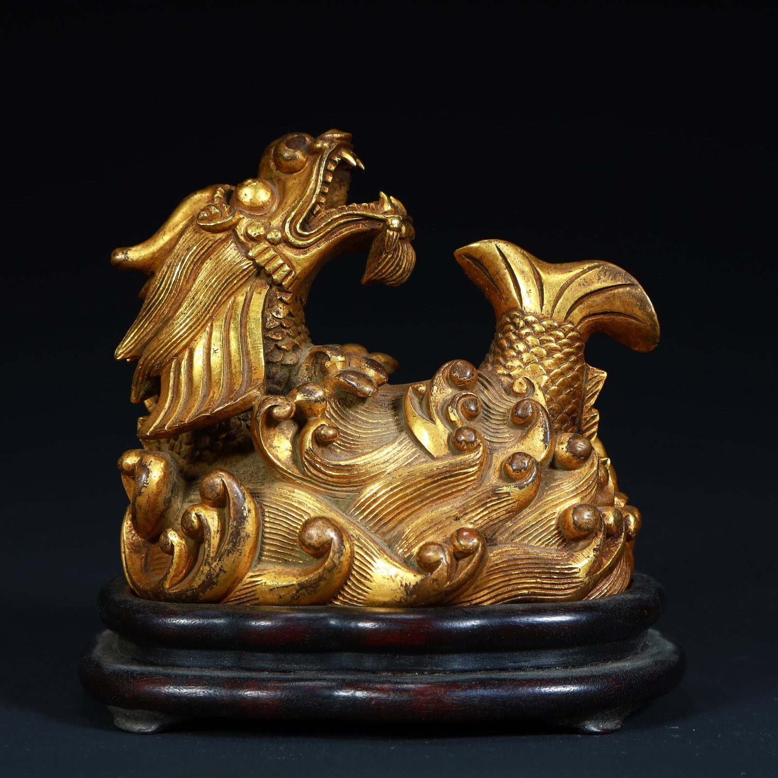 A copper-gilt dragon-patterned paperweight from the Qing Dynasty: Qing Dynasty copper gilt dragon pattern paperweight Size:H:8.5cmxL:9cmxW:7cm W: 1.4kg (The Dimensions Of All Batches Are Manually Measured.If You Need More Detailed Information, Please Contact Our Cus