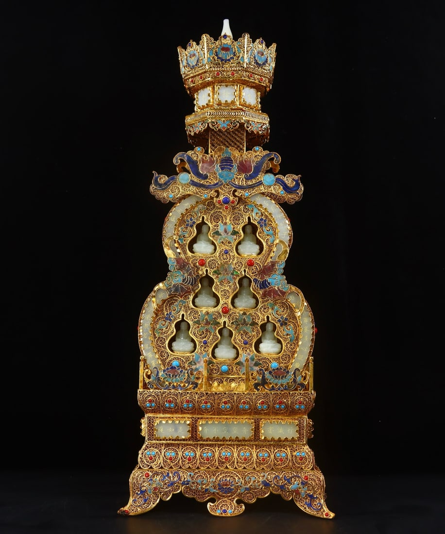 A filigree gilt inlaid Hetian jade Buddha niche from the Qing Dynasty: The filigree gilt of the Qing Dynasty inlaid Hetian jade Buddha niche Size:H:58cm L:23.5cm W:9.5cm W:3.06kg (The Dimensions Of All Batches Are Manually Measured.If You Need More Detailed Information, 