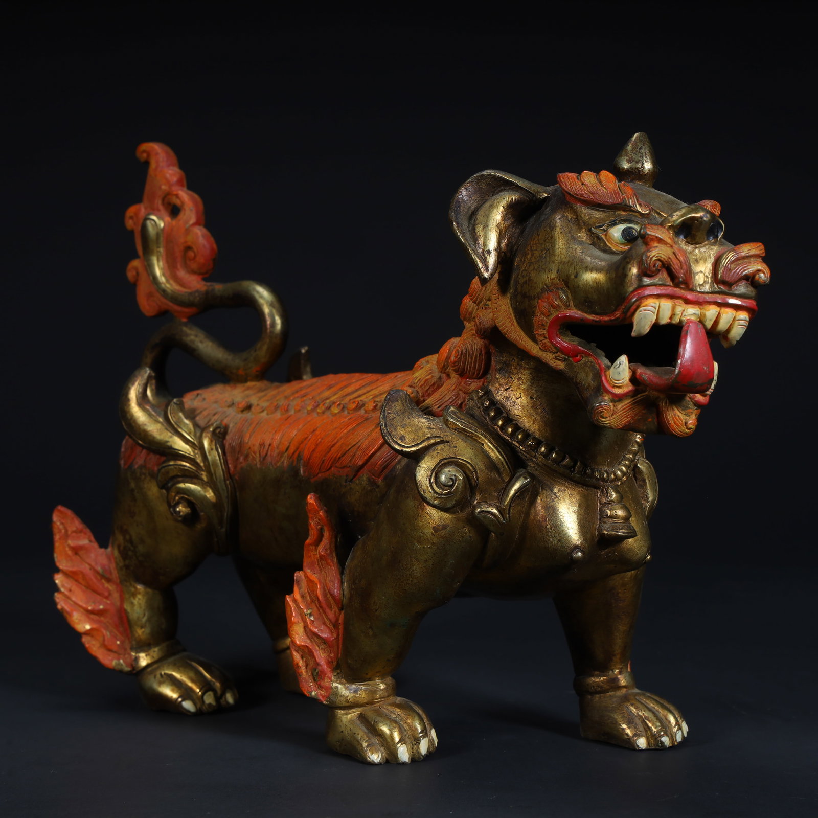 A Qing Dynasty copper gilt and colorful lion ornament: Qing Dynasty copper gilt and colorful lion ornaments Size:H:17cmxL:23cmxW:10cm W: 3.8kg (The Dimensions Of All Batches Are Manually Measured.If You Need More Detailed Information, Please Contact Our C