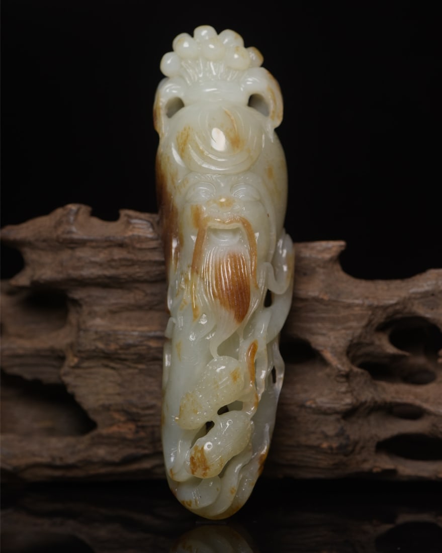 A piece of exquisite Hetian jade ginseng: Exquisite Hetian jade ginseng Size:15x7.8x2.8cm W:0.301kg (The Dimensions Of All Batches Are Manually Measured.If You Need More Detailed Information, Please Contact Our Customer Service Before