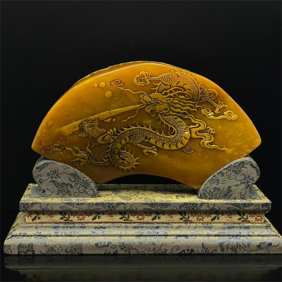 A beautiful Shoushan Shitian yellowstone carved ornament (1 of 9)