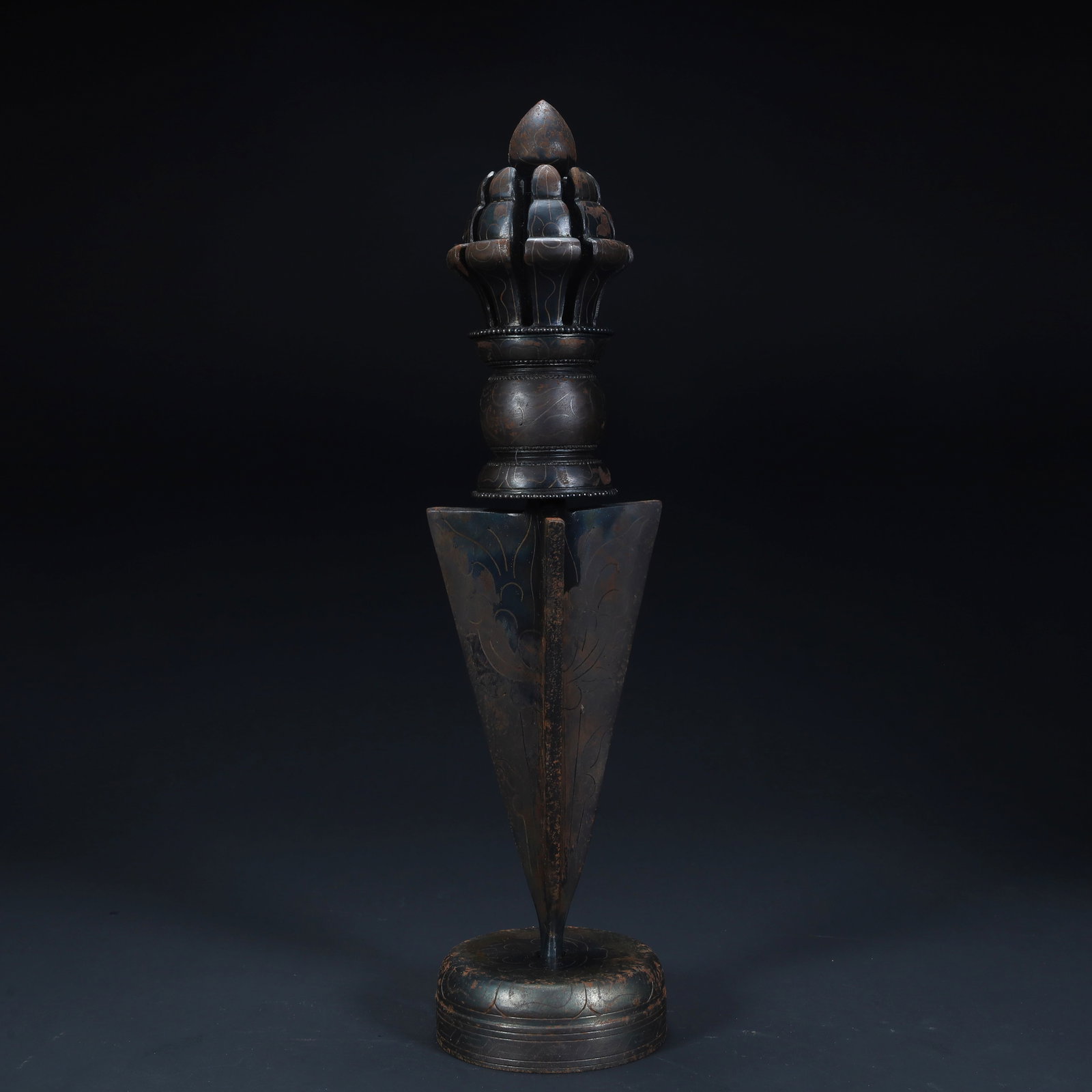 A copper five-stranded vajra from the Qing Dynasty: The copper five-strand vajra of the Qing Dynasty Size:H:25cmxL:6.5cmxW:6.5cm W: 1.245kg (The Dimensions Of All Batches Are Manually Measured.If You Need More Detailed Information, Please Contact Our C
