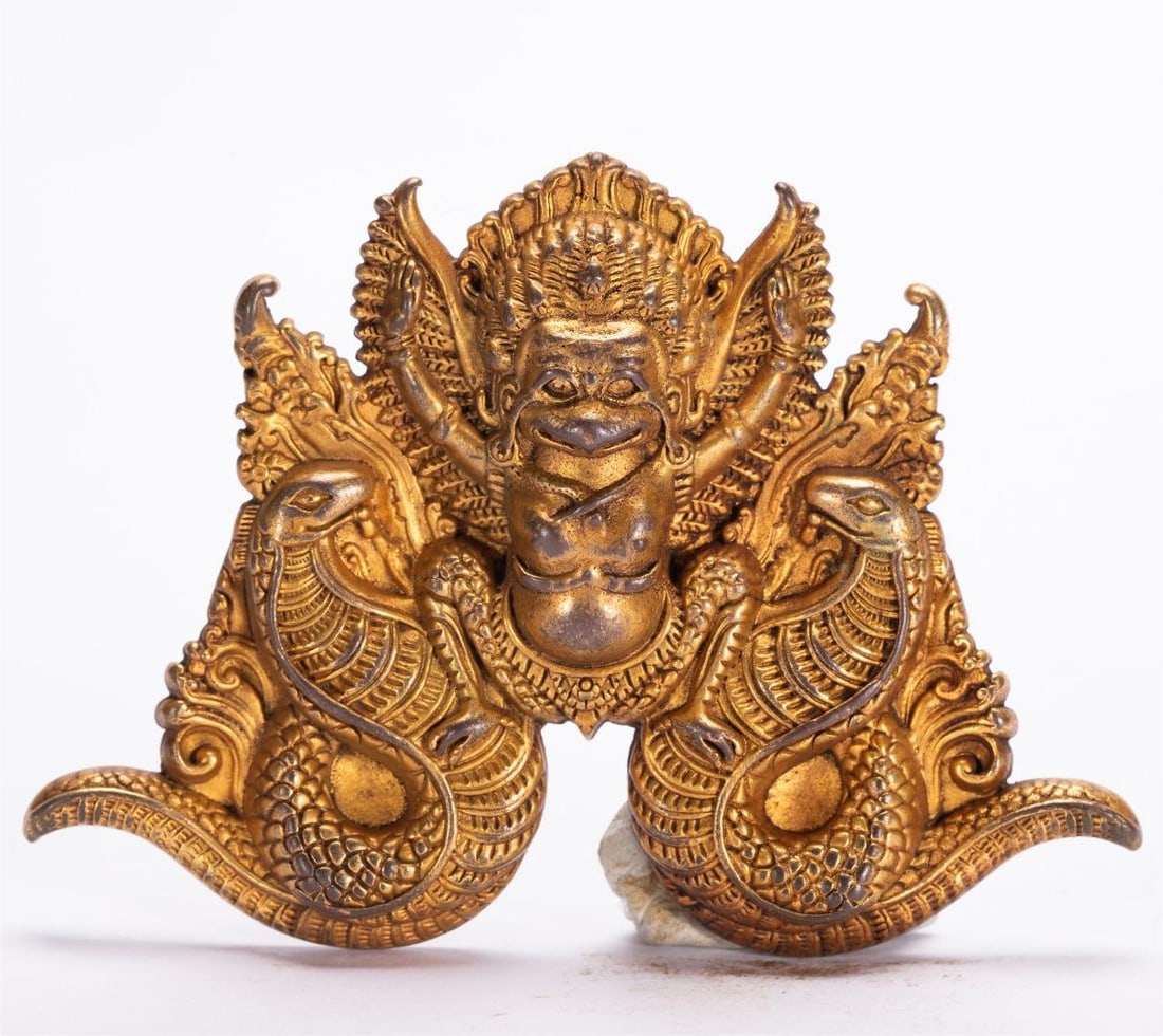 A fine copper-gilt plaque: Exquisite copper gilt plaque Size:L:9cm W:6.5cm W:0.06kg (The Dimensions Of All Batches Are Manually Measured.If You Need More Detailed Information, Please Contact Our Customer Service Before Bidding.