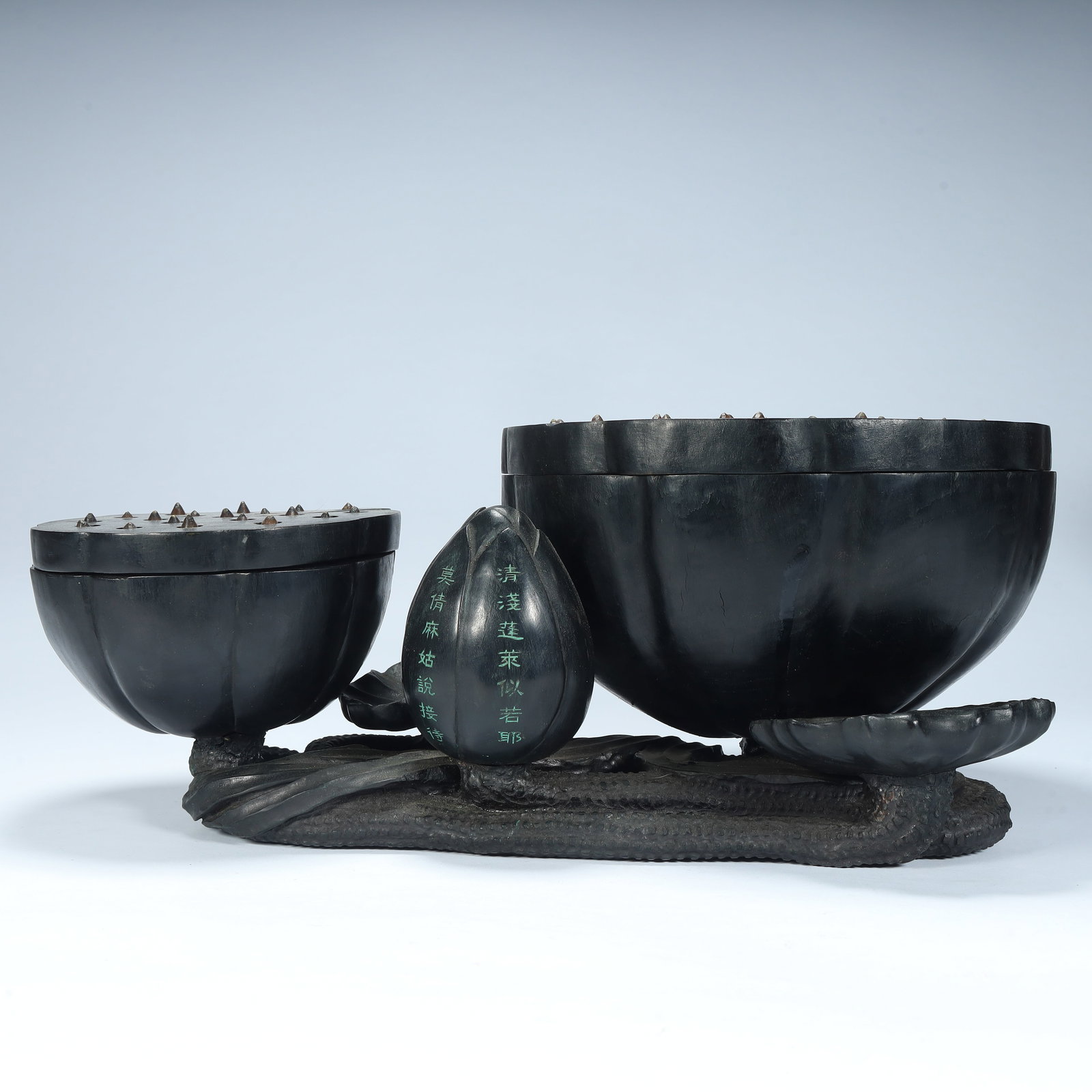 A Qing Dynasty landscape figure rosewood inlaid jade fish tank: The landscape figure of the Qing Dynasty is a rosewood inlaid jade fish tank Size:H:13.5cmxL:34cmxW:17cm W: 3kg (The Dimensions Of All Batches Are Manually Measured.If You Need More Detailed Informati