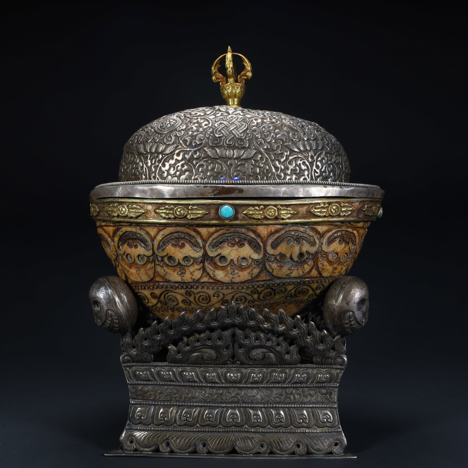 A silver-inlaid horn Gabala donor from the Qing Dynasty (1 of 14)