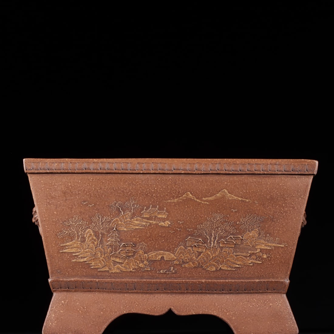 A Qing Dynasty six-sided lion ball purple clay pot recognizes Chen Guang: The six-sided lion ball purple clay pot of the Qing Dynasty recognizes Chen Guang Size: L: 13 x W: 19.5 cm (The Dimensions Of All Batches Are Manually Measured.If You Need More Detailed Information, P