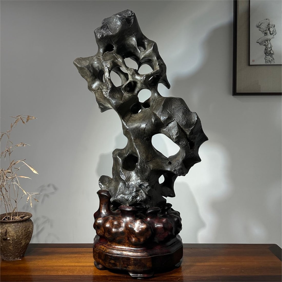 A piece of exquisite hall Taihu stone: Exquisite hall Taihu stone Size:H:104cm W:56cm T:36cm (The Dimensions Of All Batches Are Manually Measured.If You Need More Detailed Information, Please Contact Our Customer Service Before Bidding.)