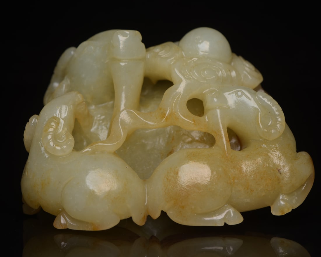 A piece of exquisite Hetian jade three sheep Kaitai: Exquisite Hetian jade three sheep Kaitai Size:8.8x7.0x5.3cm W:0.383kg (The Dimensions Of All Batches Are Manually Measured.If You Need More Detailed Information, Please Contact Our Customer Service Be