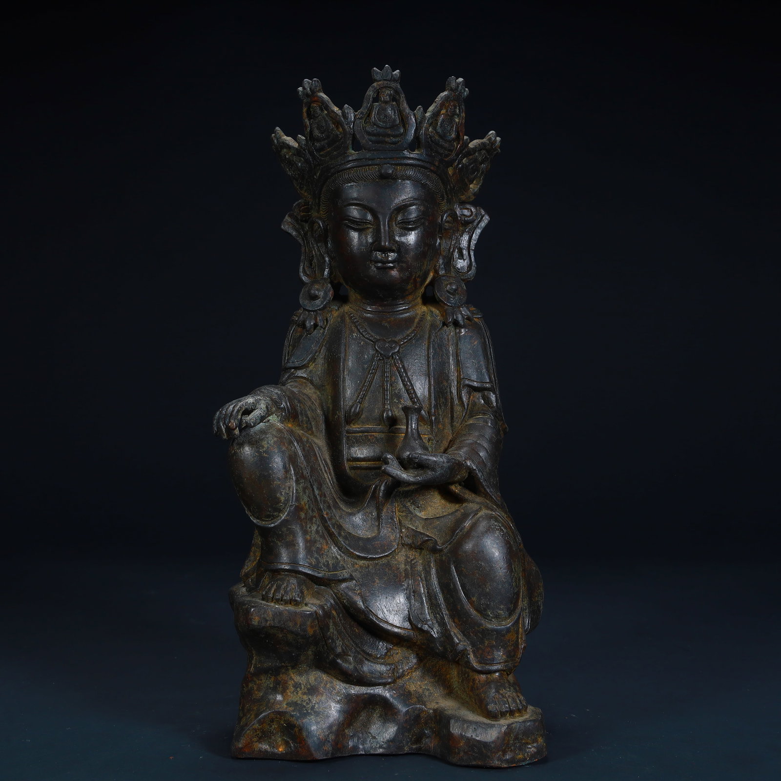 A bronze Guanyin statue from the Ming Dynasty: The bronze Guanyin statue of the Ming Dynasty Size:H:22cmxL:10cmxW:8cm W: 1.3kg (The Dimensions Of All Batches Are Manually Measured.If You Need More Detailed Information, Please Contact Our Customer 