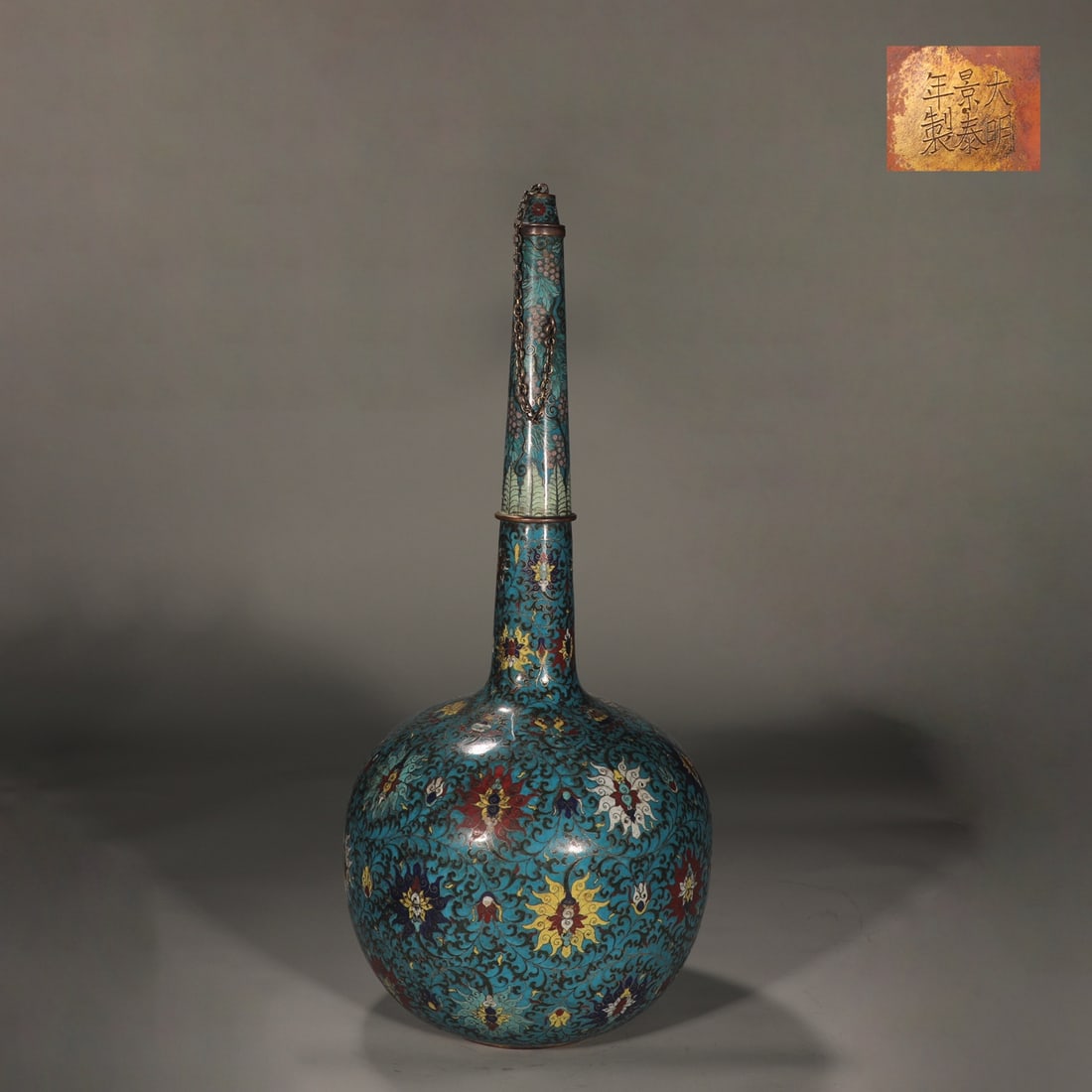 A copper-tired cloisonné cloisonné enamel longneck bottle from the Ming Dynasty: Ming Dynasty copper tire cloisonné cloisonné enamel long neck bottle Size:H:75cm W:33.6cm W:5.8kg (The Dimensions Of All Batches Are Manually Measured.If You Need More Detailed Information, Please C