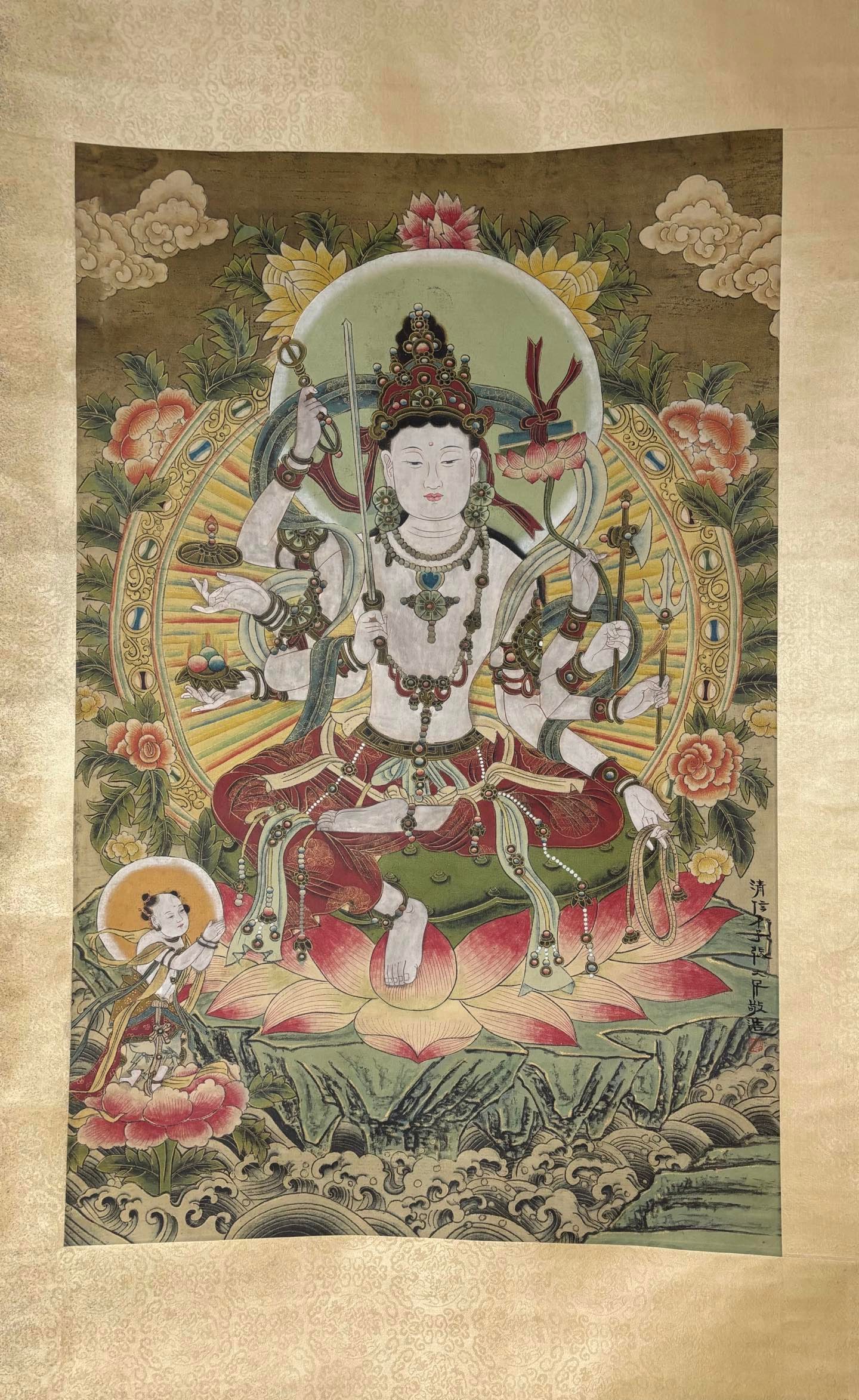 A large thousand Buddha statues are vertically axis - 2