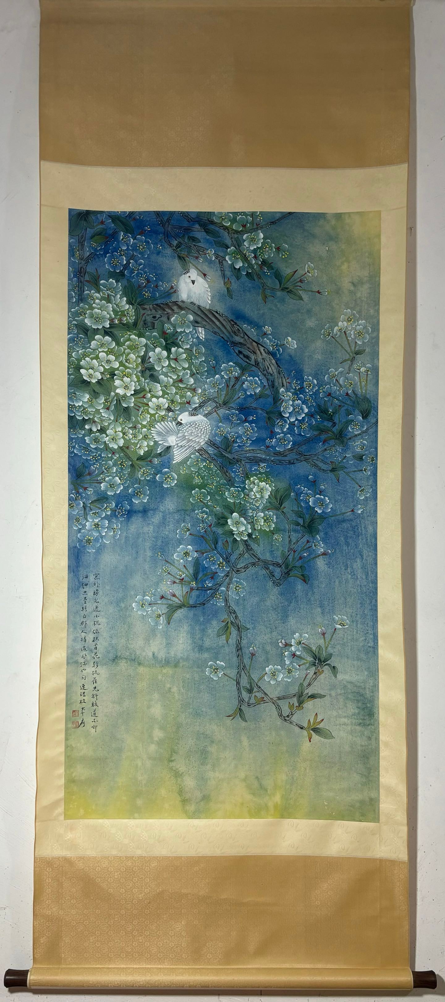 A large thousand flowers and birds are vertical axes: Zhang Daqian's flower and bird picture vertical axis Flower core:Size:131x68cm (The Dimensions Of All Batches Are Manually Measured.If You Need More Detailed Information, Please Contact Our Customer S
