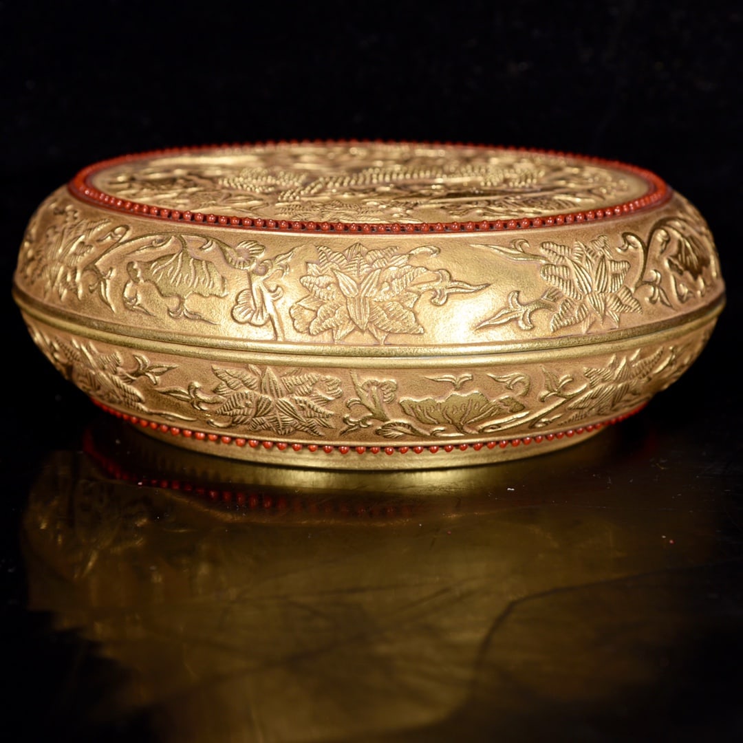 A gilt relief unicorn pattern rouge box made in the Qianlong period of the Qing Dynasty: Qing Dynasty Qianlong year gilt relief unicorn pattern rouge box Size:5.5x15cm (The Dimensions Of All Batches Are Manually Measured.If You Need More Detailed Information, Please Contact Our Customer S