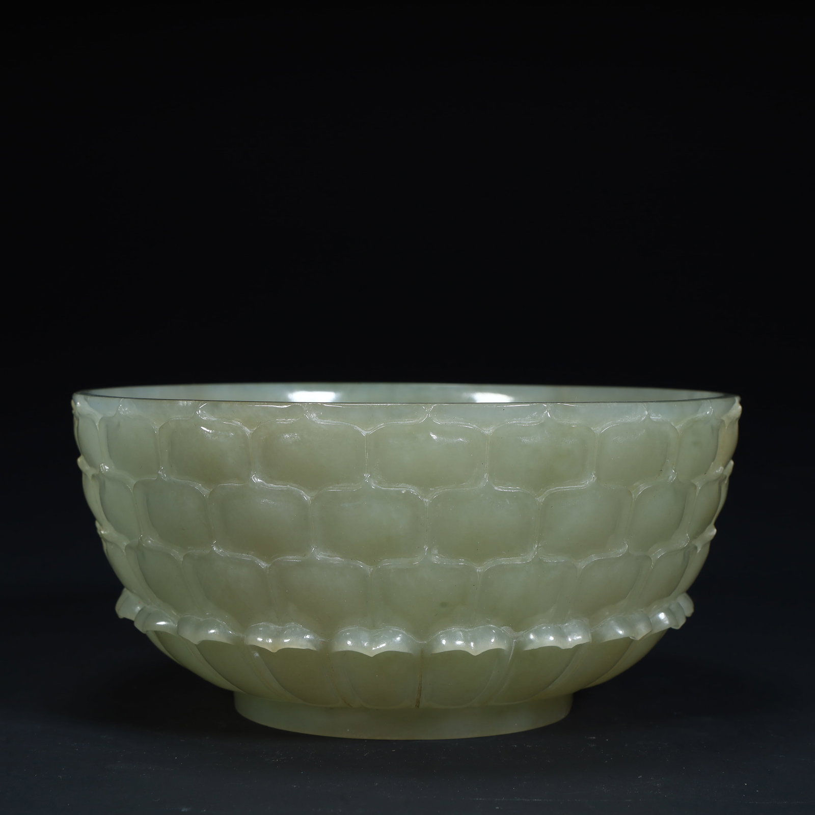 A Qing Dynasty Hetian green jade lotus petal pattern bowl: Qing Dynasty Hetian green jade lotus petal pattern bowl Size:H:7cmxL:14.5cmxW:14.5cm W: 0.5kg (The Dimensions Of All Batches Are Manually Measured.If You Need More Detailed Information, Please Contact