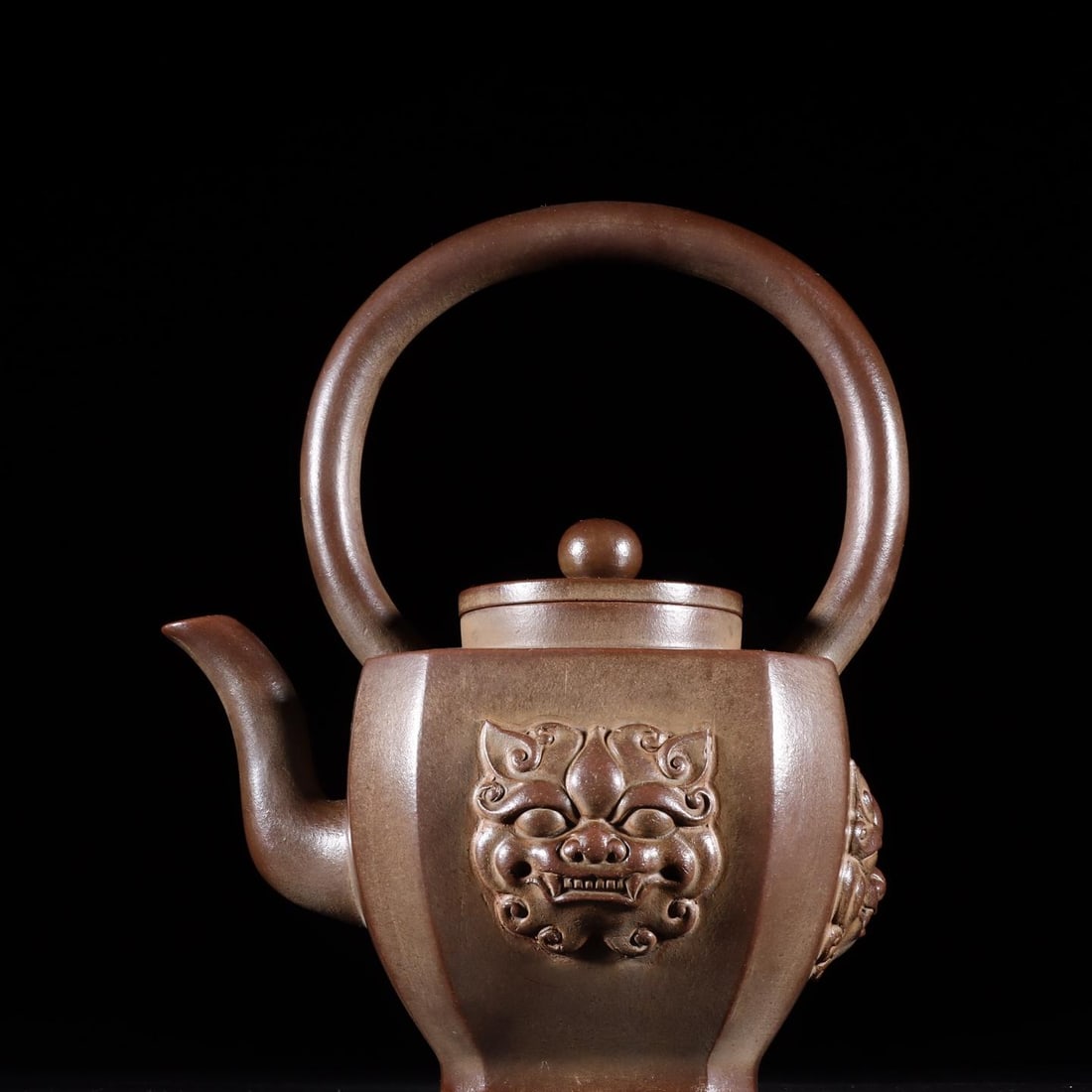 A piece of Qing Dynasty pasted gold painting hexagonal Gao Shi holding the pot purple clay pot style: The Qing Dynasty's pasted gold painting Liufang Gao Shi held the pot and purple clay pot style to know Peng Wenzhong Size: L: 15.2 x W: 16.2 cm (The Dimensions Of All Batches Are Manually Measured.If 
