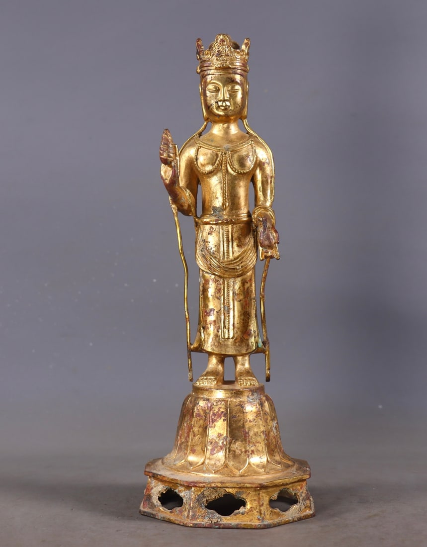 A beautiful bronze gilt Buddha statue from the Northern Wei Dynasty: Exquisite bronze gilt Buddha statue from the Northern Wei Dynasty Size: Diameter: 11.5 cm; H: 30 cm; Weight: 1.05 kg (The Dimensions Of All Batches Are Manually Measured.If You Need More Detailed Info