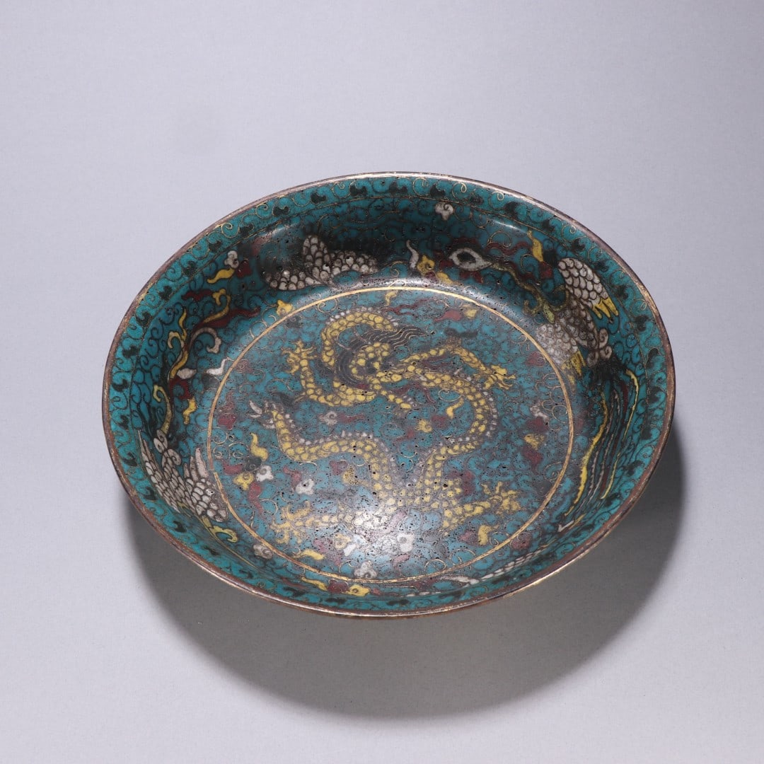 A copper-gilt cloisonné dragon pattern plate from the Ming Dynasty: Ming Dynasty copper gilt cloisonné dragon pattern plate Size:H:5.4cm W:23.2cm W:1.14kg (The Dimensions Of All Batches Are Manually Measured.If You Need More Detailed Information, Please Contact Our C