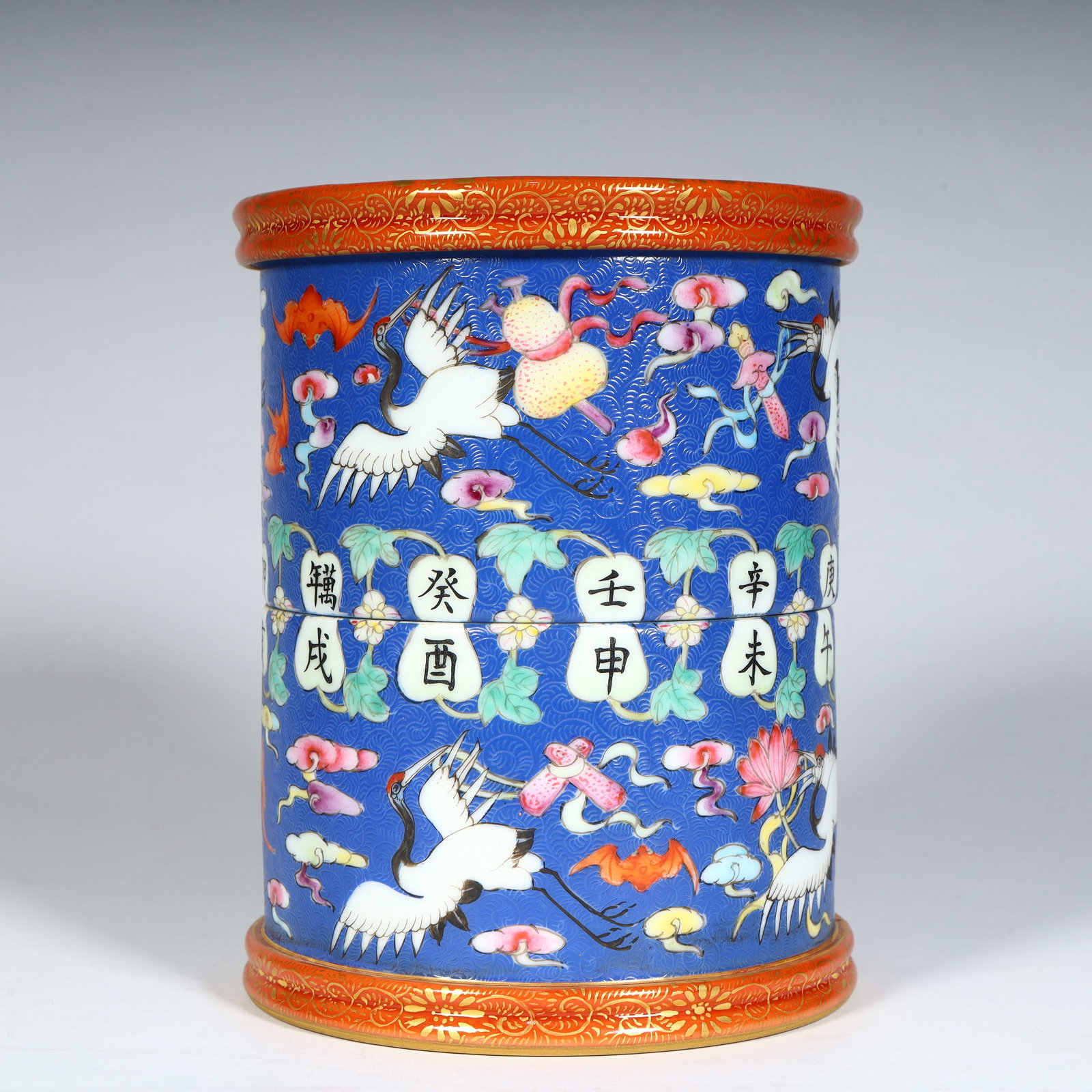 A Qing Dynasty Qianlong model of blue ground rolled pastel trunk branch cloud crane pattern pen: Qing Dynasty Qianlong style blue ground rolled pastel trunk branch cloud crane pattern pen holder Size:H:14cmxL:11cmxW:11cm W: 0.97kg (The Dimensions Of All Batches Are Manually Measured.If You Need M