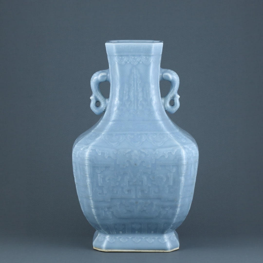 A Song Dynasty porcelain state kiln red and green baby play picture plum bottle: Song Dynasty porcelain state kiln red and green baby play picture plum bottle Size: H: 20.8 cm (The Dimensions Of All Batches Are Manually Measured.If You Need More Detailed Information, Please Contac