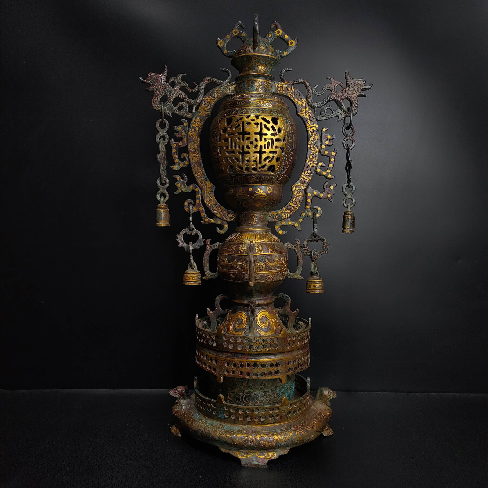 A double-layer bronze lantern of the Han Dynasty: Han Dynasty wrong gold double-layer bronze lantern Size:H:66cm W:37cm W:9.3kg (The Dimensions Of All Batches Are Manually Measured.If You Need More Detailed Information, Please Contact Our Customer Se