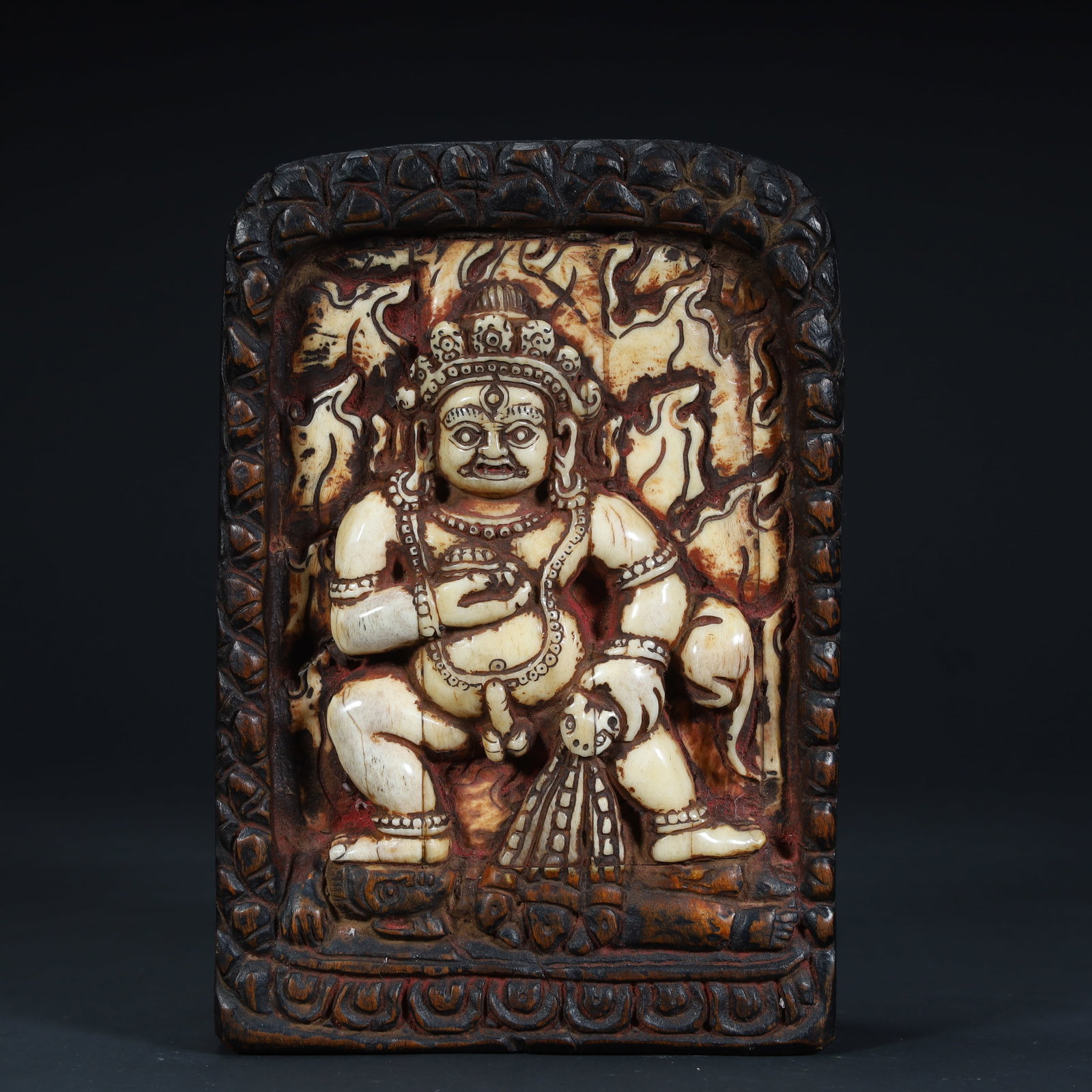A statue of the Dharma protector of the Qing Dynasty: The statue of the Dharma protector in the Qing Dynasty Size:H:15cmxL:10.5cmxW:3.5cm W: 0.381kg (The Dimensions Of All Batches Are Manually Measured.If You Need More Detailed Information, Please