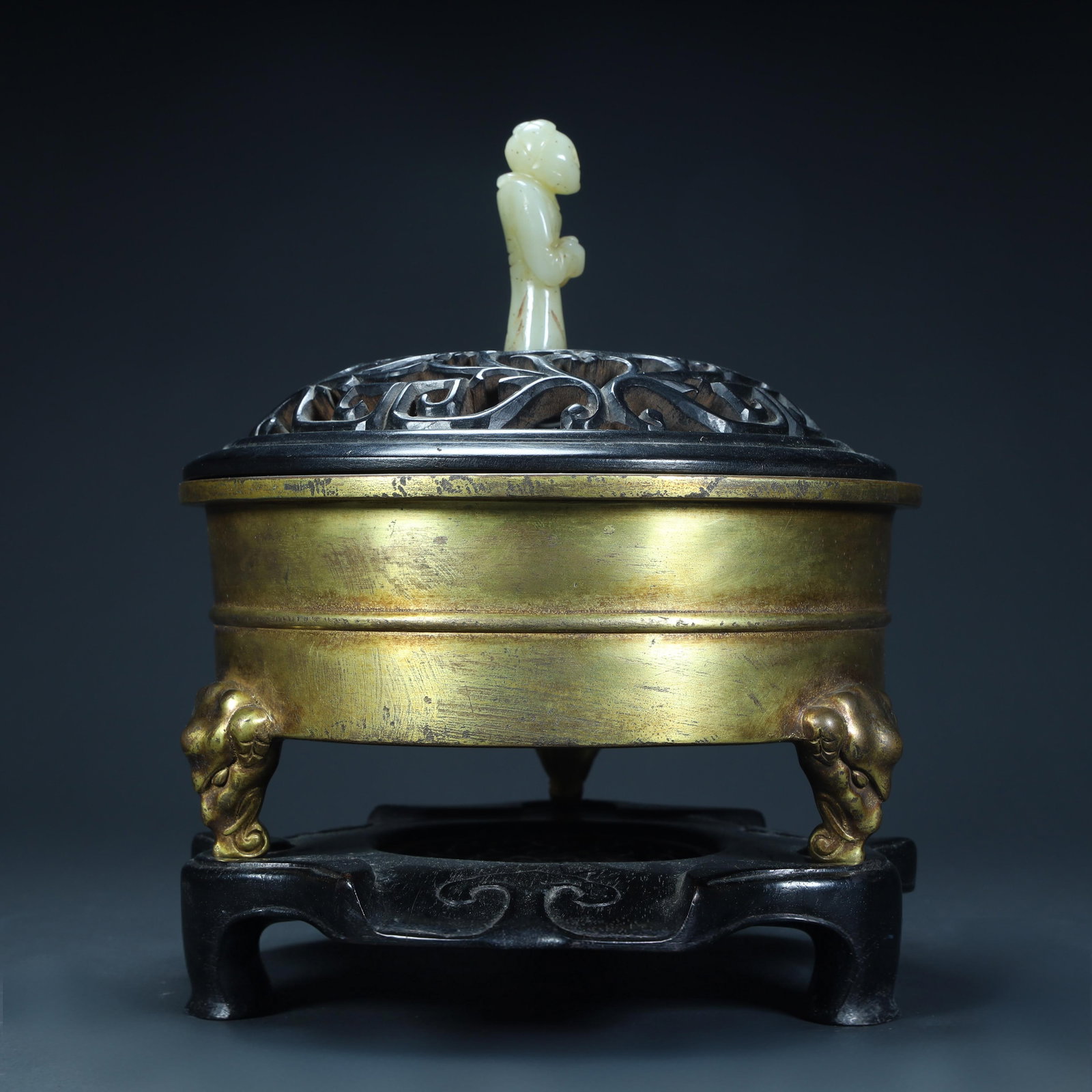 A beautiful copper-tired gilt aroma diffuser: Exquisite copper tire gilt aroma burner Size:H:20cmxL:17.5cmxW:17.5cm W: 2.7kg (The Dimensions Of All Batches Are Manually Measured.If You Need More Detailed Information, Please Contact Our Customer S