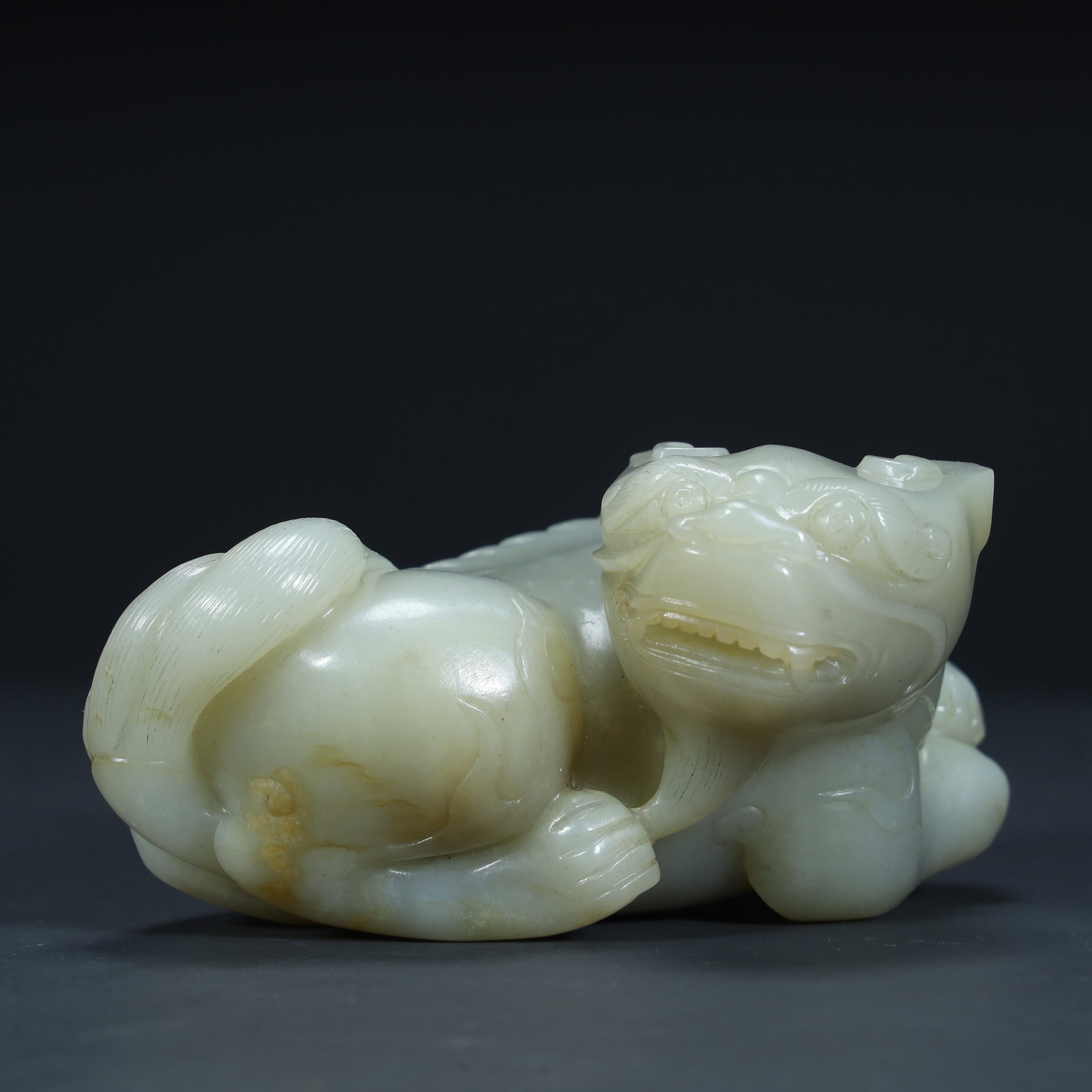 A white jade round carving ornament from the Qing Dynasty: Qing Dynasty white jade round carving to ward off evil beasts Size:H:5cmxL:11cmxW:9cm W: 0.5056kg (The Dimensions Of All Batches Are Manually Measured.If You Need More Detailed Information, Please Con
