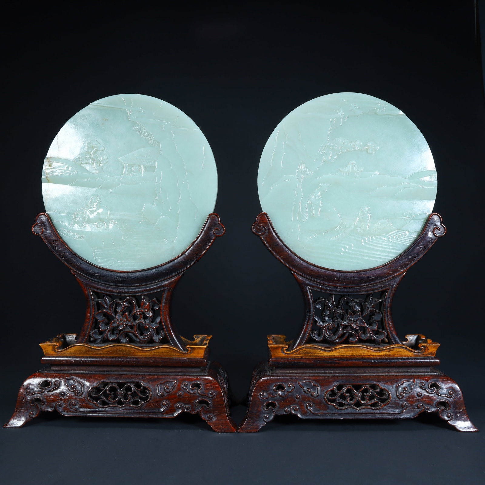 A round screen of Hetian white jade landscape character pattern in the Qing Dynasty: The round screen of Hetian white jade landscape character pattern in the Qing Dynasty Size:H:32.5cmxL:22cmxW:9.5cm W: 2.8kg (The Dimensions Of All Batches Are Manually Measured.If You Need More