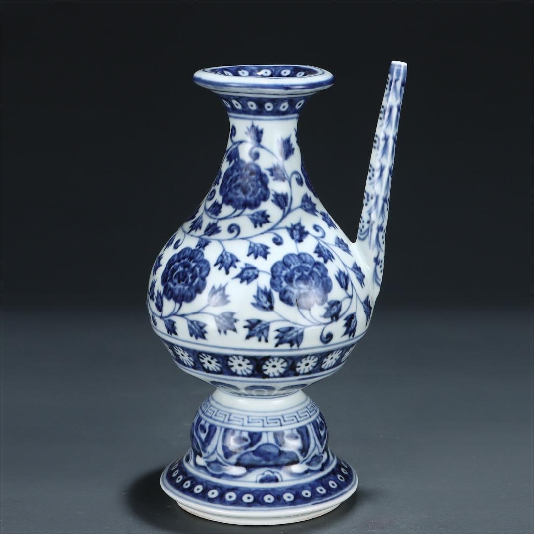 A blue and white entwined pattern pot of the Ming Dynasty: The blue and white entwined branch pattern pot of the Ming Dynasty Size:H:22cm Belly diameter:11.8cm (The Dimensions Of All Batches Are Manually Measured.If You Need More Detailed Information, Please 