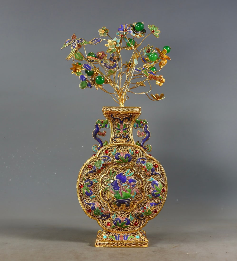 A fine piece of fine handcrafted filigree, gilded, inlaid Hetian jade amphora: Exquisite handmade filigree, gilded, inlaid Hetian jade amphora Size: L: 15 cm; W: 14 cm; H: 23.5 cm; Weight: 1.41 kg (The Dimensions Of All Batches Are Manually Measured.If You Need More Detailed Inf